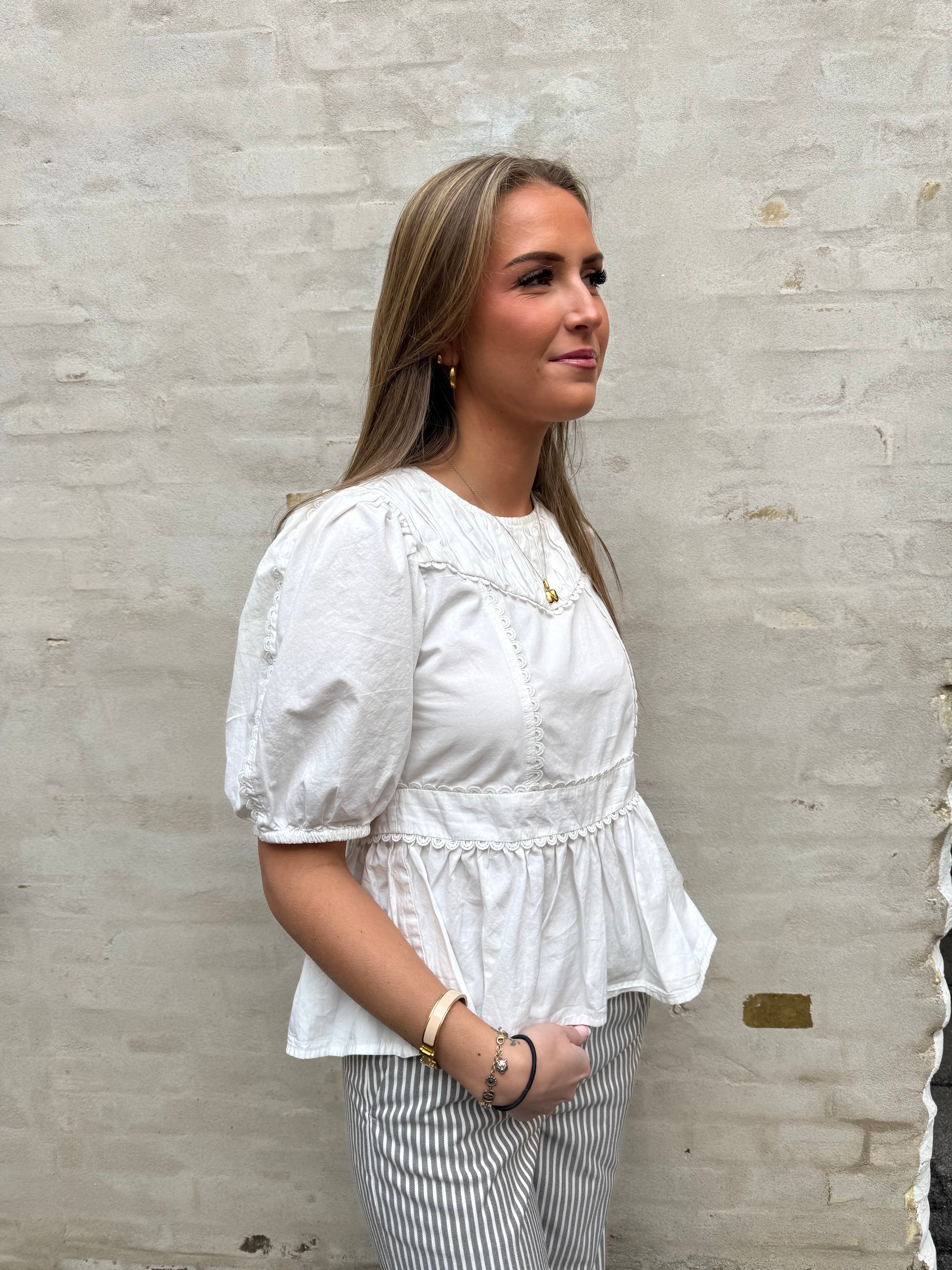 KELLY O-NECK TOPP - Cloud Dancer