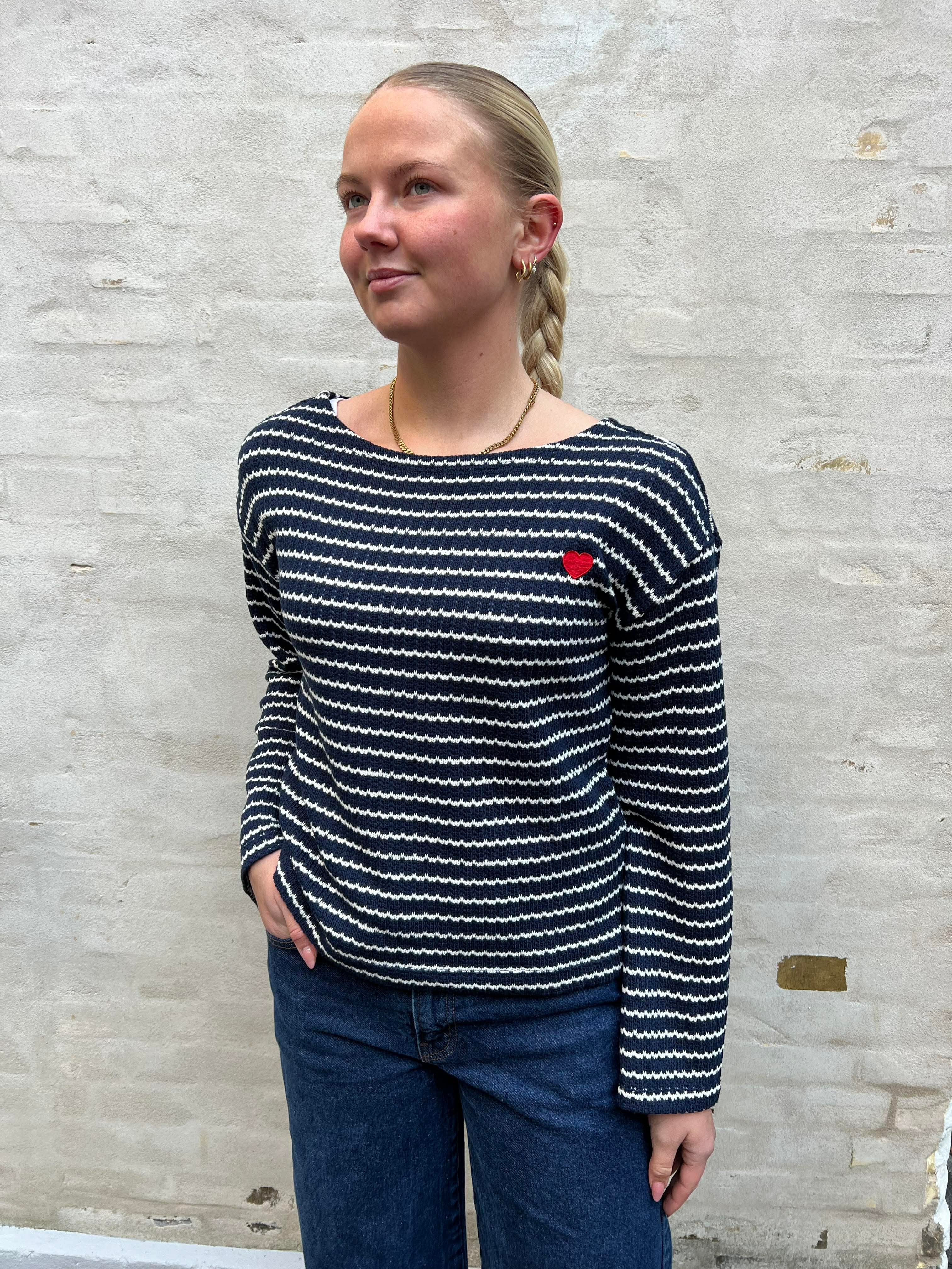 THEA LS BOATNECK TOPP - Svart Iris BJÖRK + BS HJÄRTA