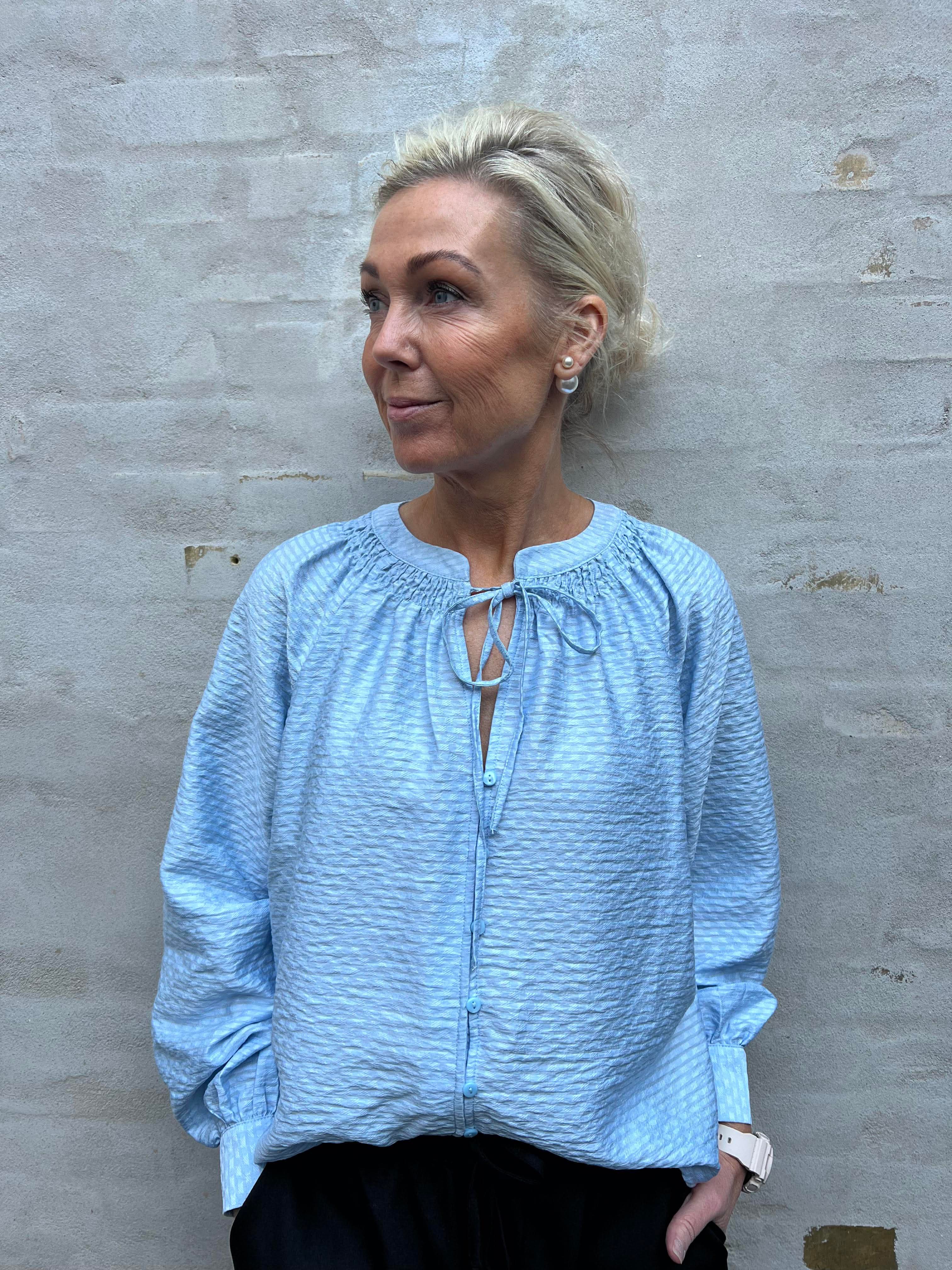 LEAH STRING SHIRT - Kashmirblå