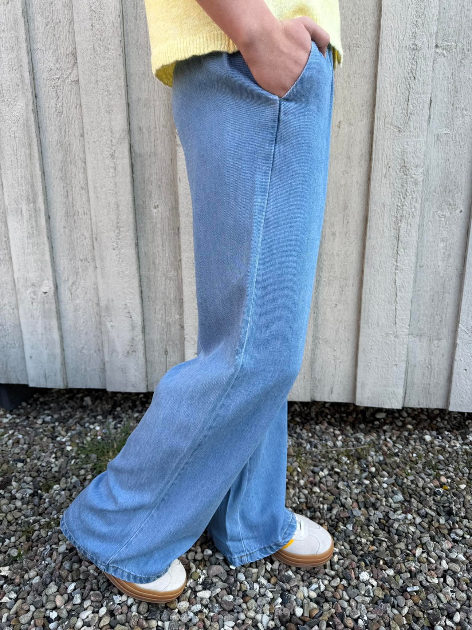 RAM LISA WIDE PANT - Ljusblå Denim