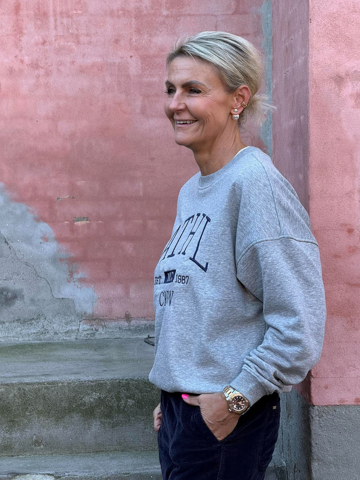 MESA LS O-NK EMB SWEAT - Ljusgråmelerad_NAVY BLAZER ATHL