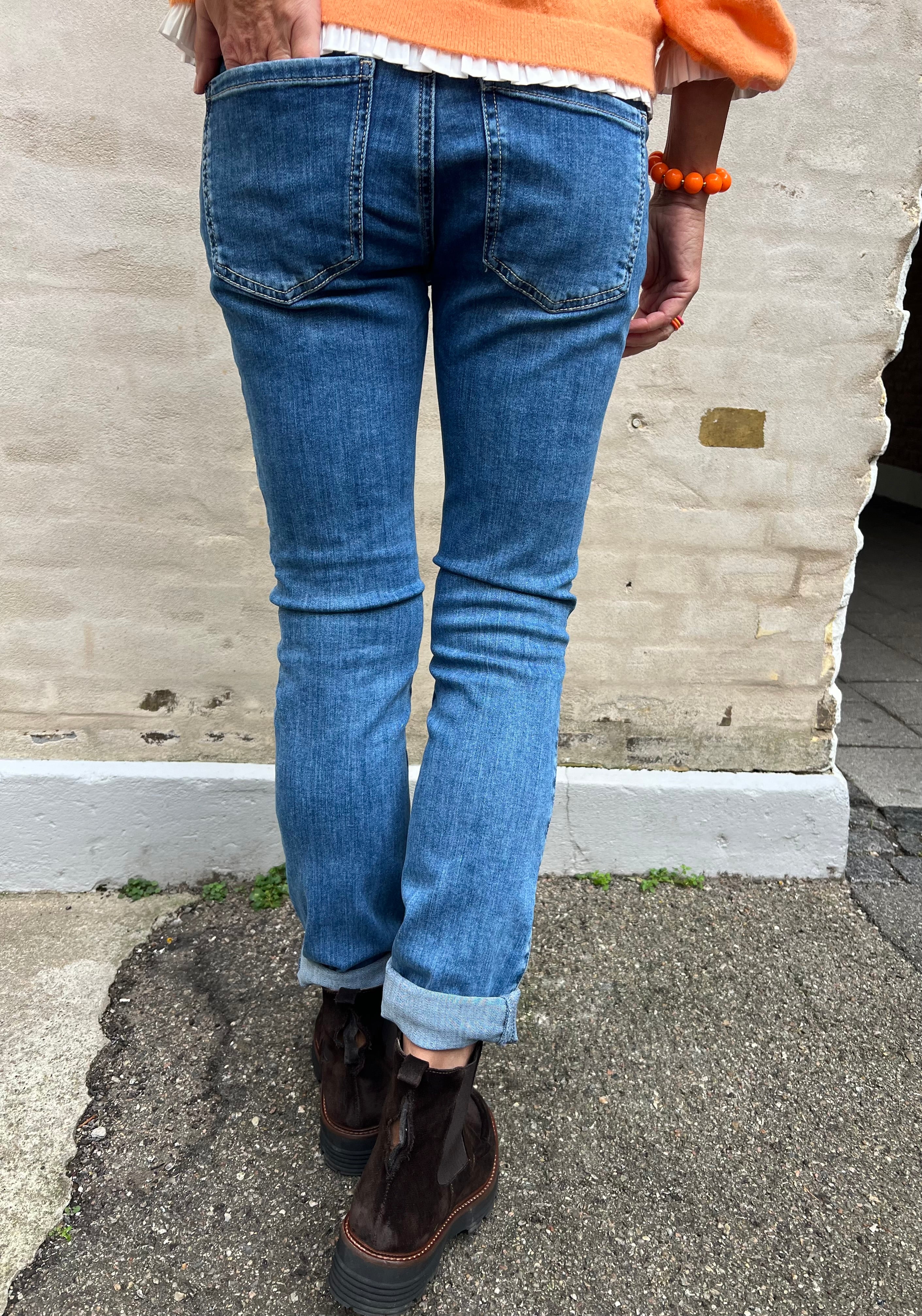 Jane Casual Fit Jeans - Medium Blue Washed