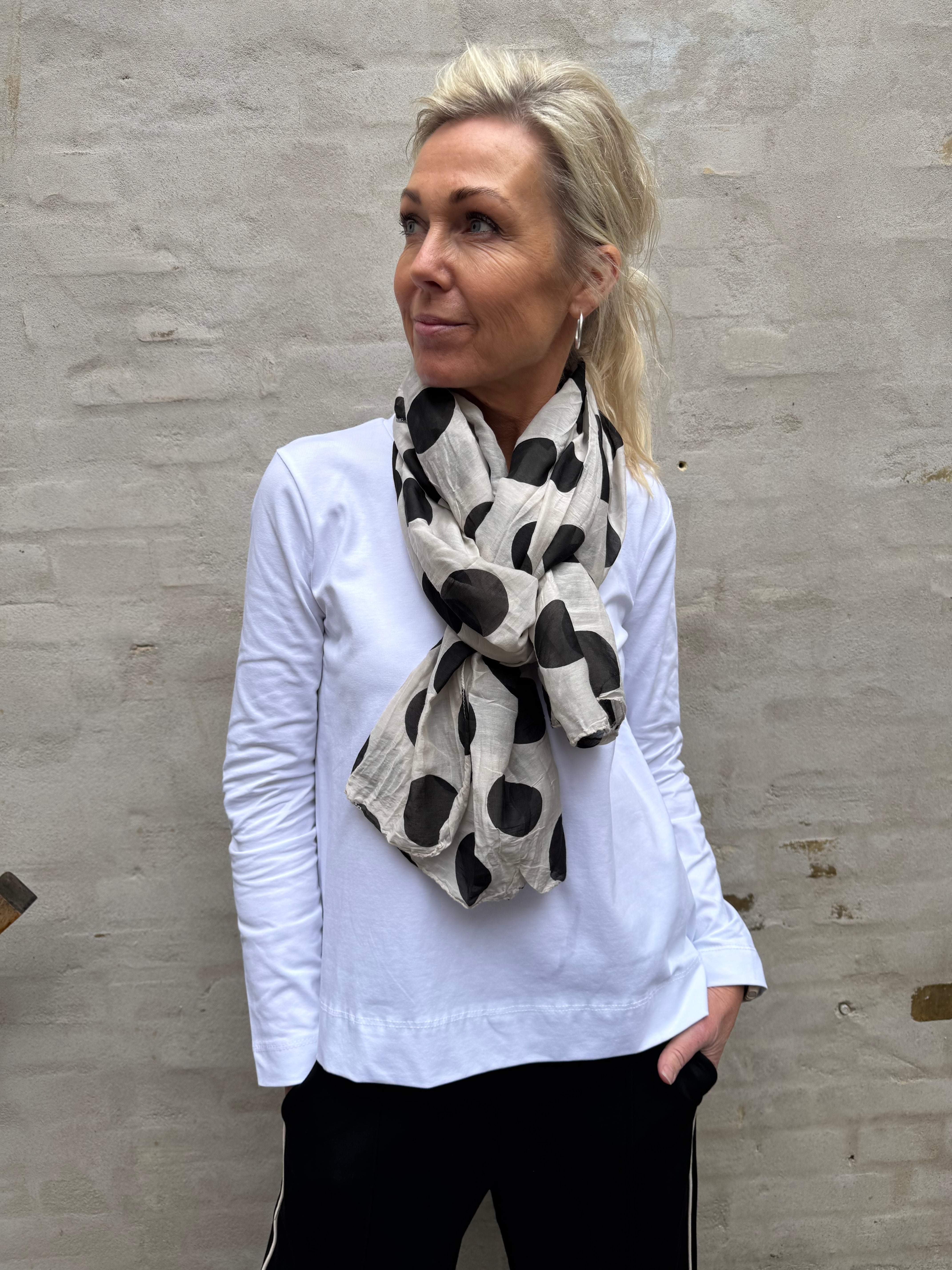 Vera dot scarf benvit