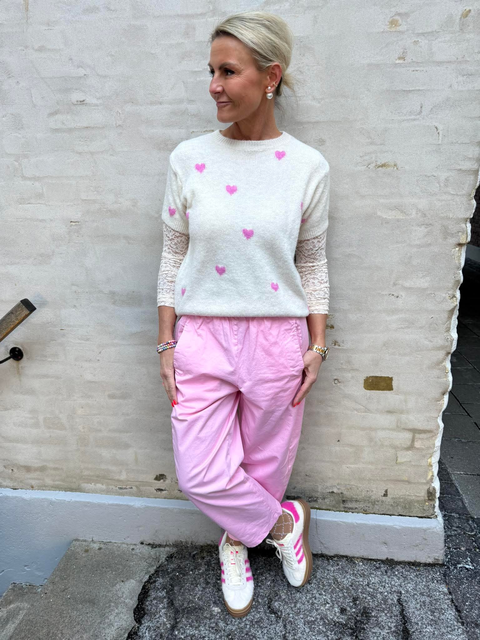 T-shirt Pullover med hjärtan - benvit/rosa