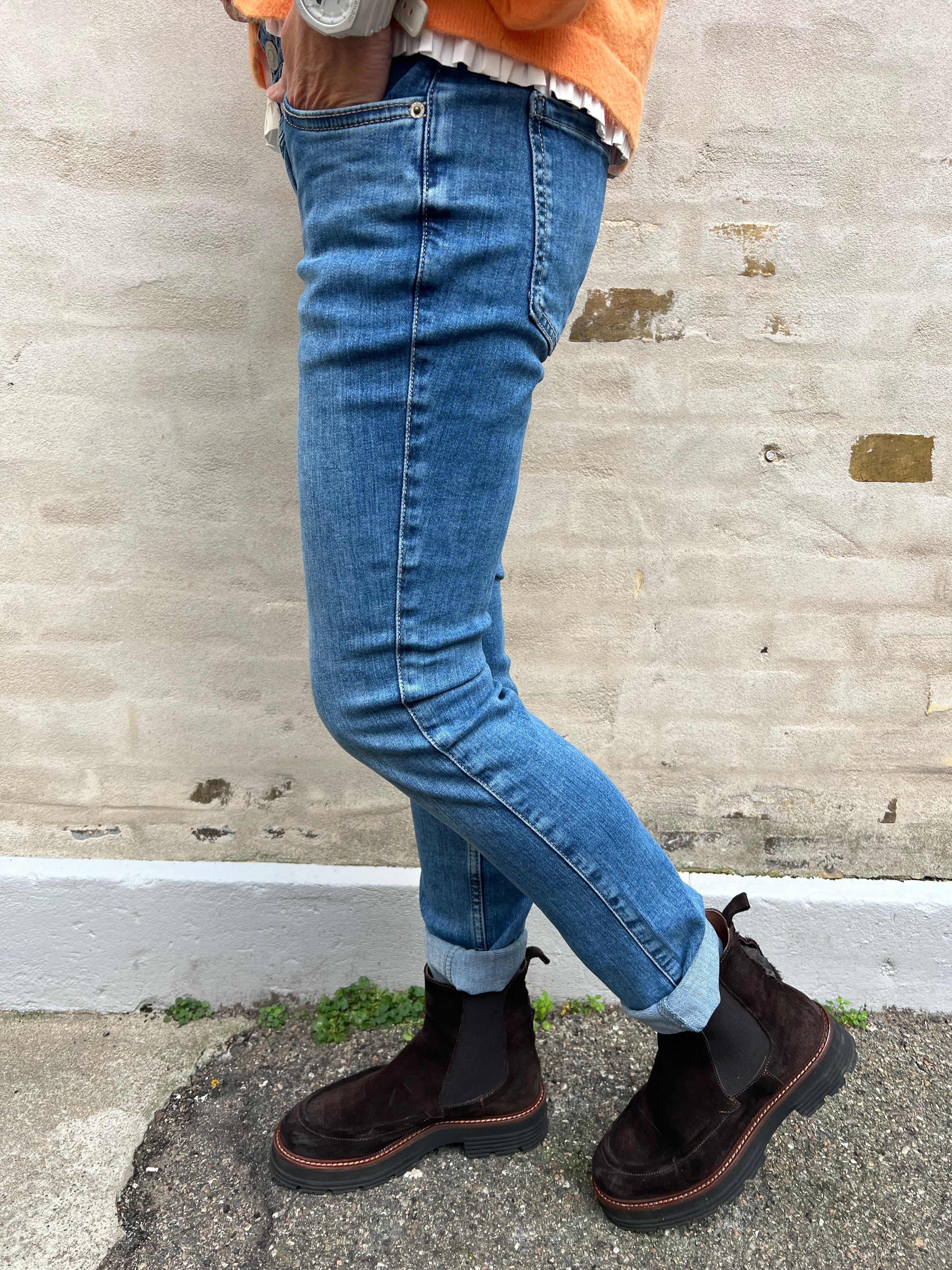 Jane Casual Fit Jeans - Medium Blue Washed