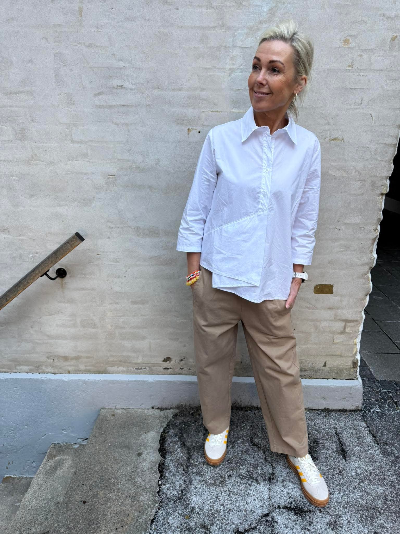 FÖRBESTÄLLNING-Must Have-skjorta - Vit