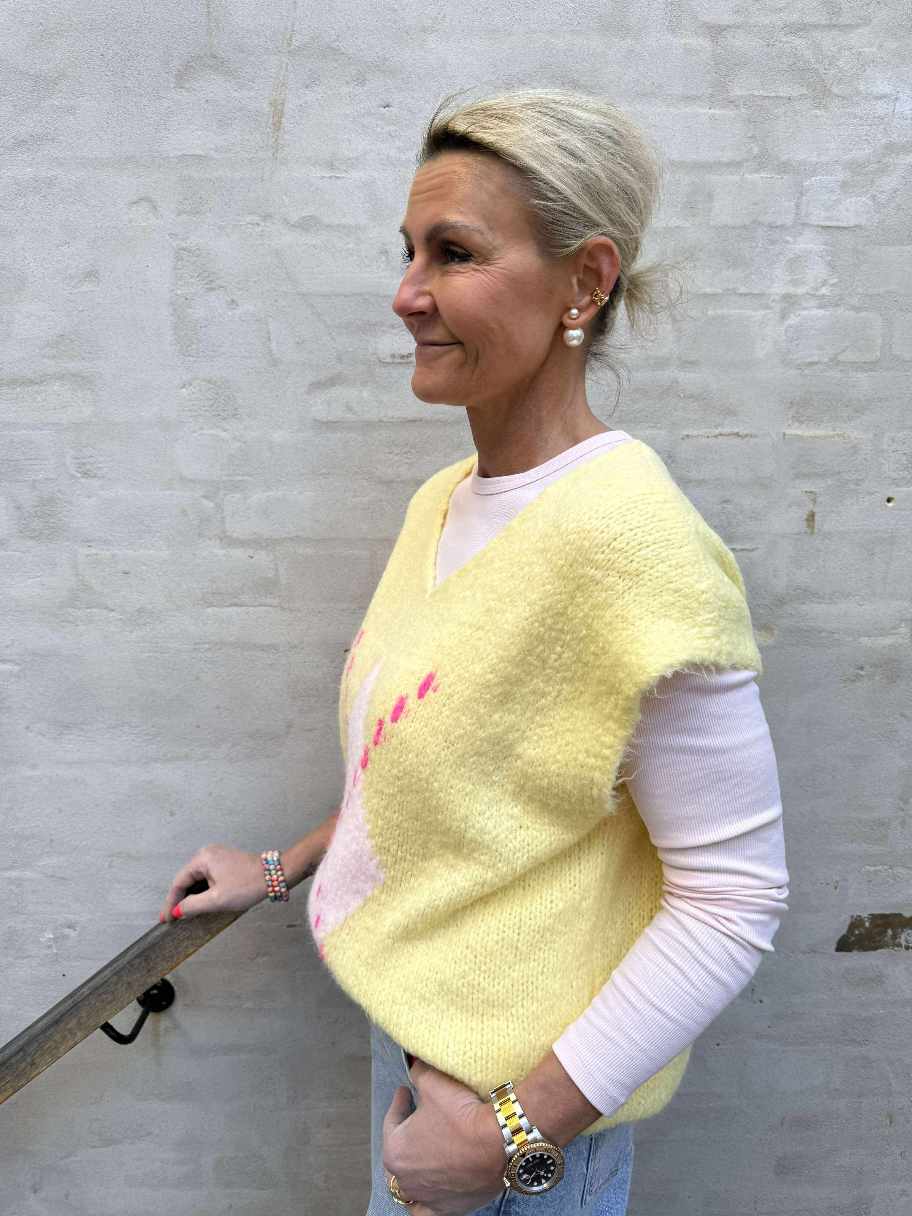 Viola Stickad Väst - Gul