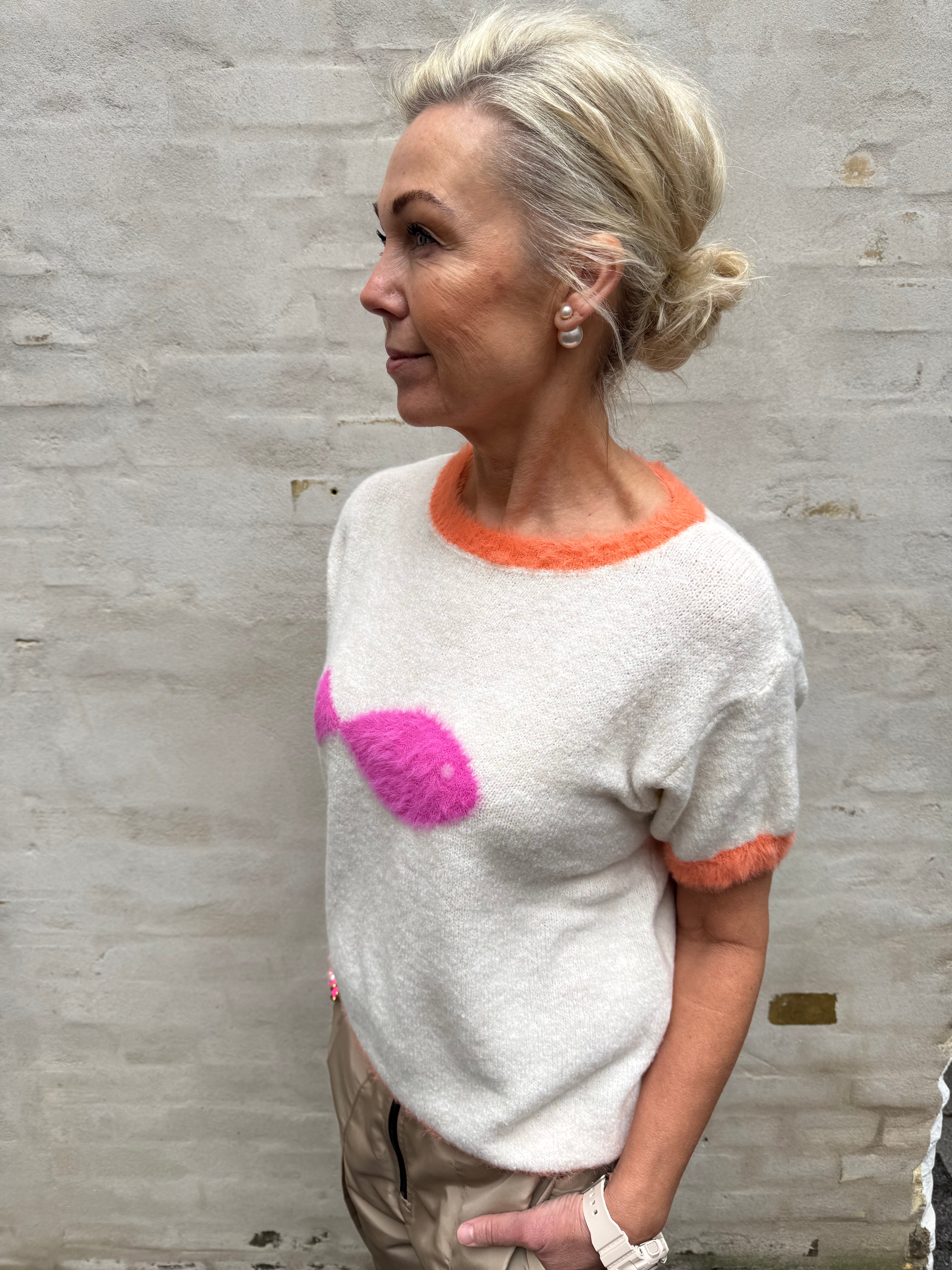 Stickad T-shirt med fisk - Benvit/Orange/Rosa