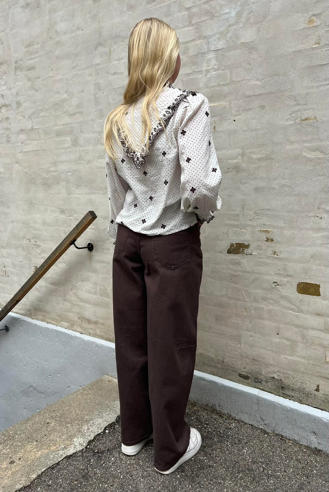 MOJI ELSA SUPER BARREL TWILL JEANS - Seal Brown