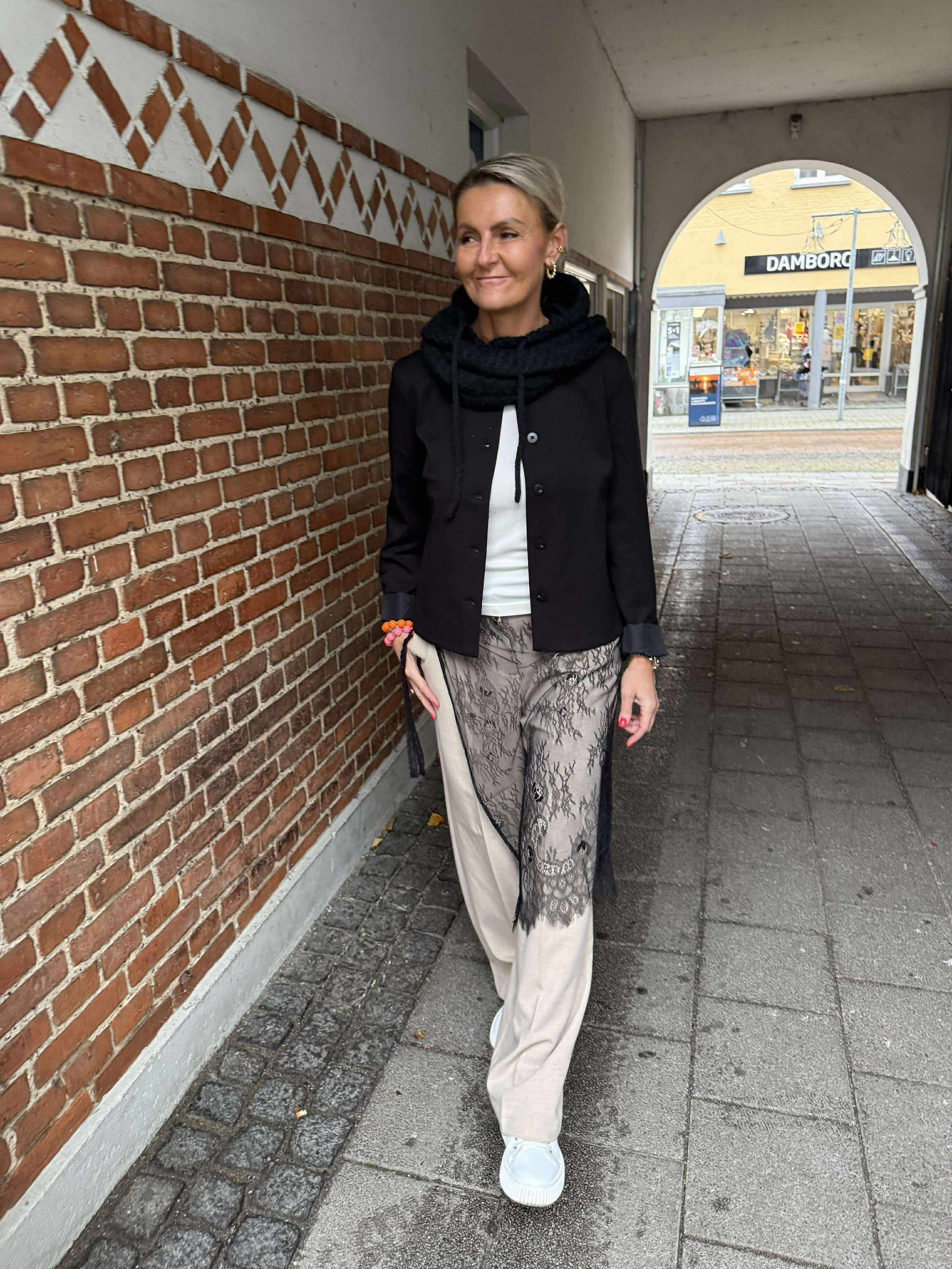 ORIANNA spetskjol - Svart