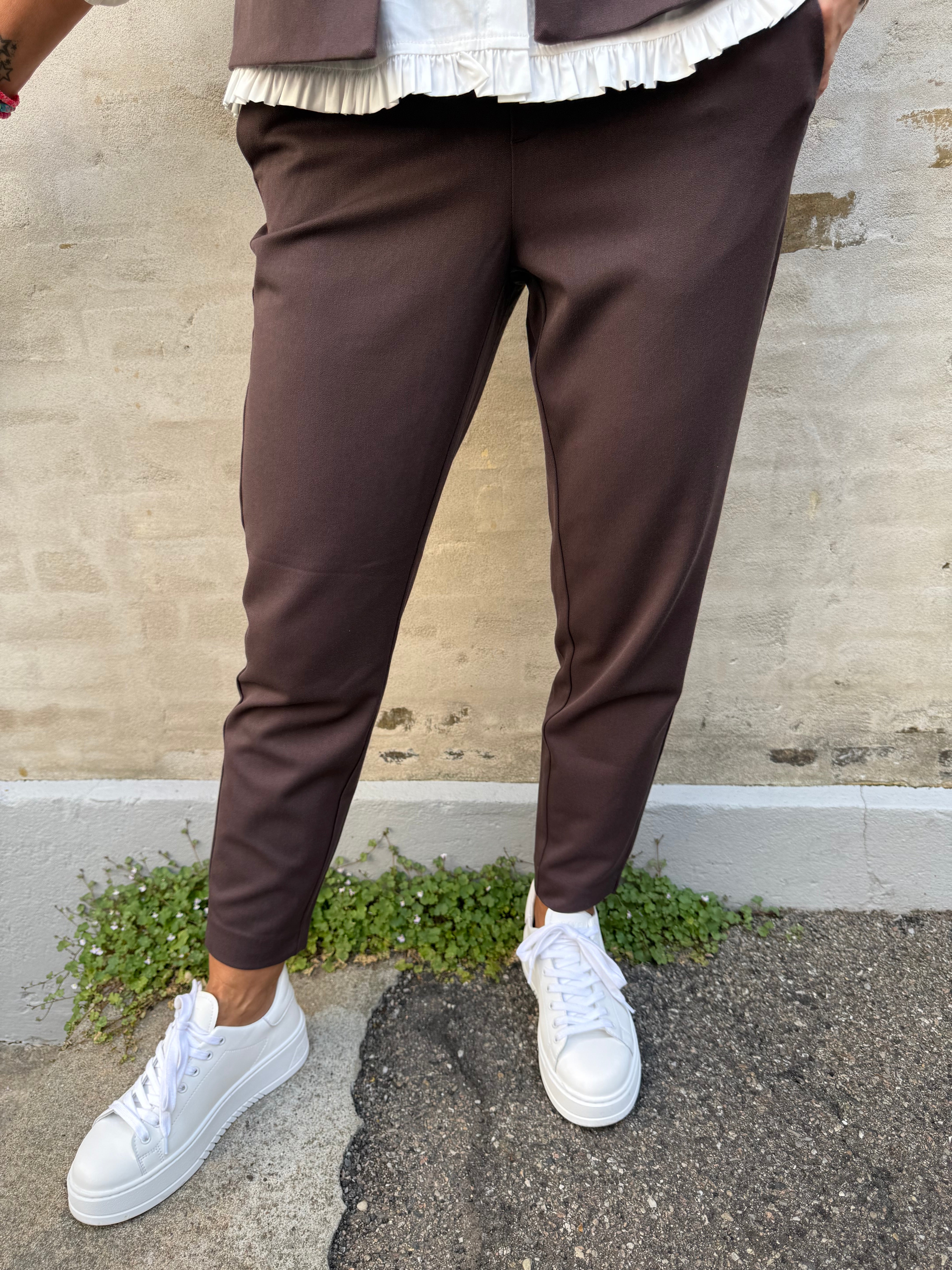 Lisa Slim Pant - Seal Brown