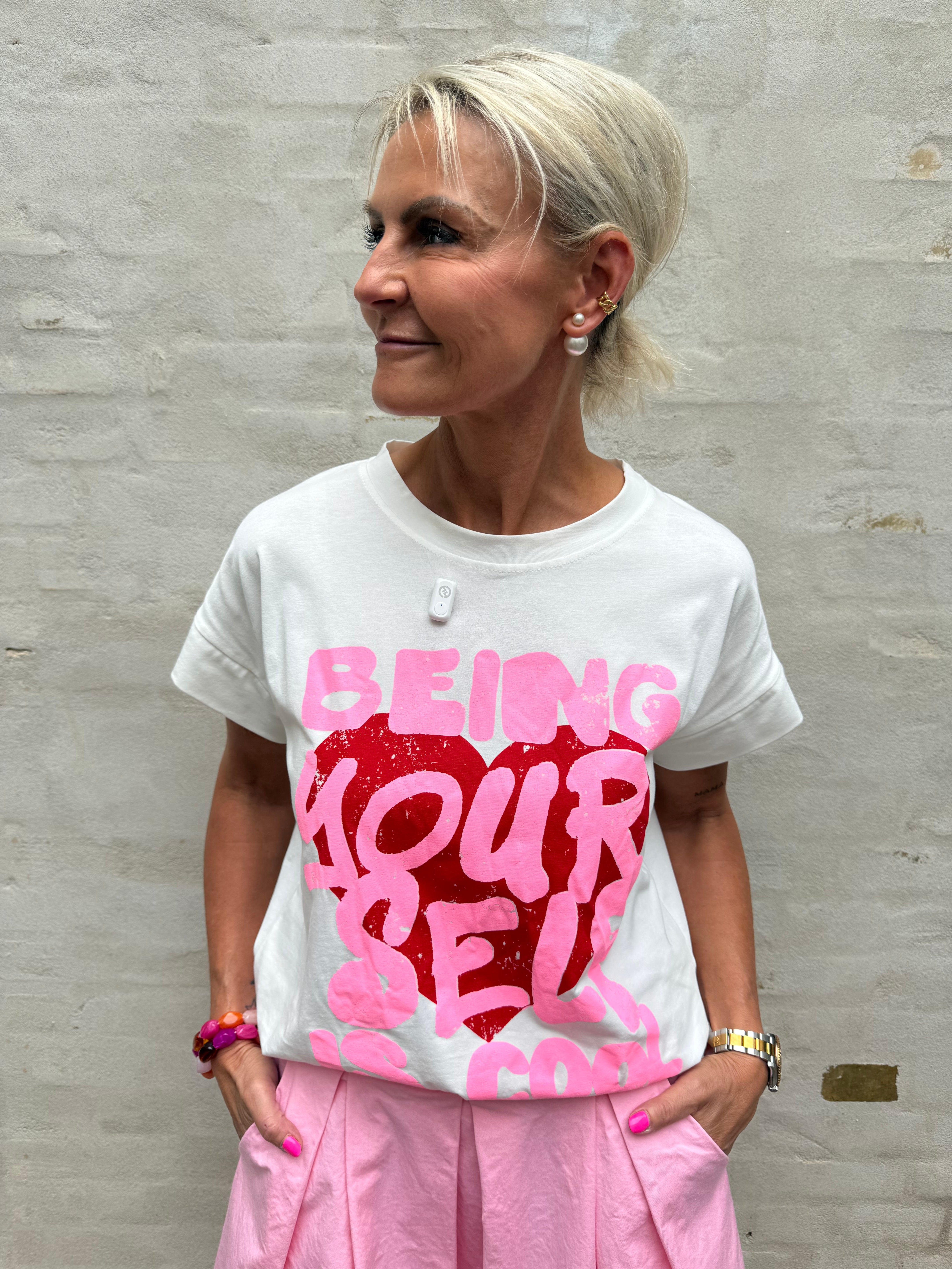 Being Yourself T-shirt - White/Korall