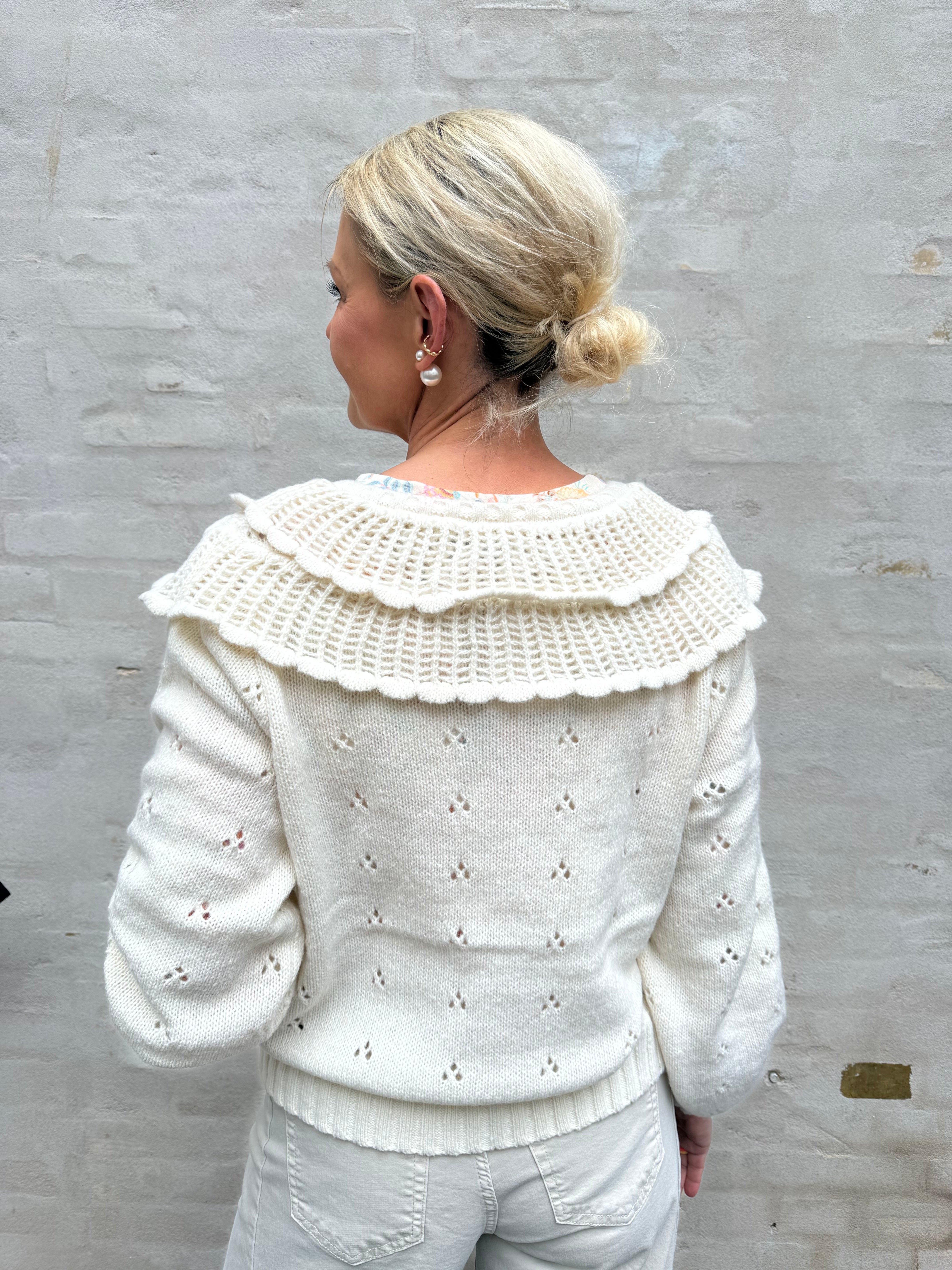 DAVIS LS O-NECK FRILL CARDIGAN - Cloud Dancer