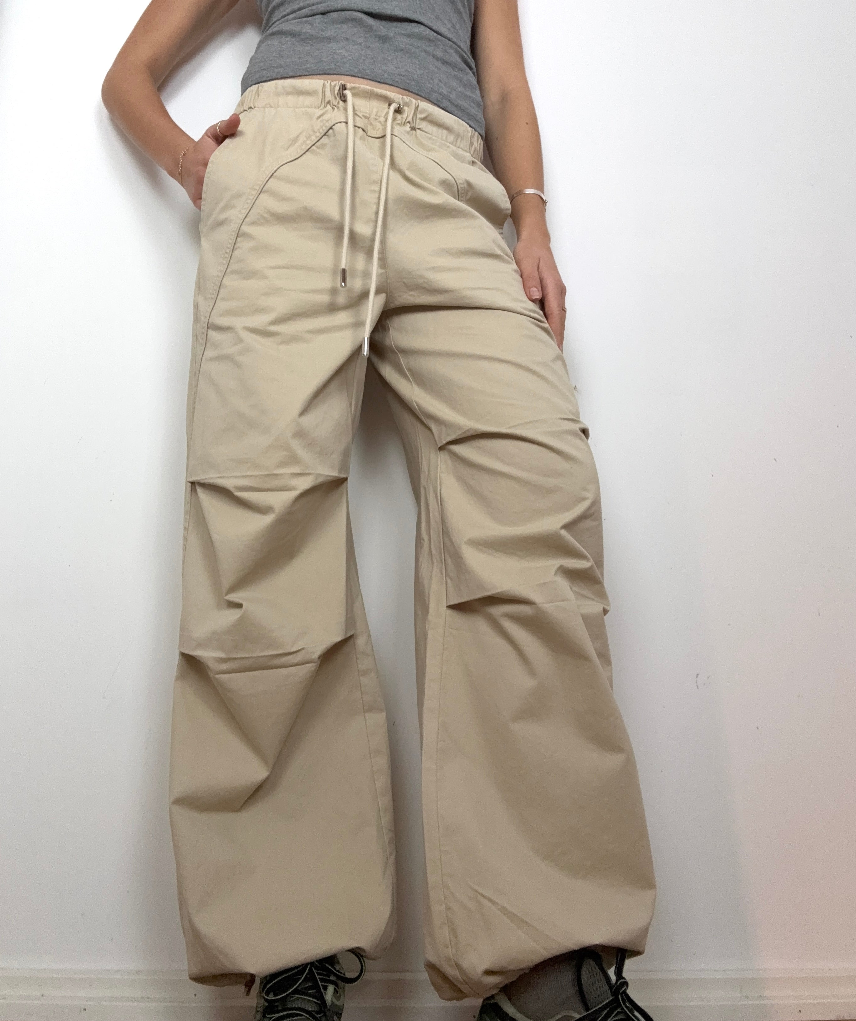 Carrie Pant - Sant
