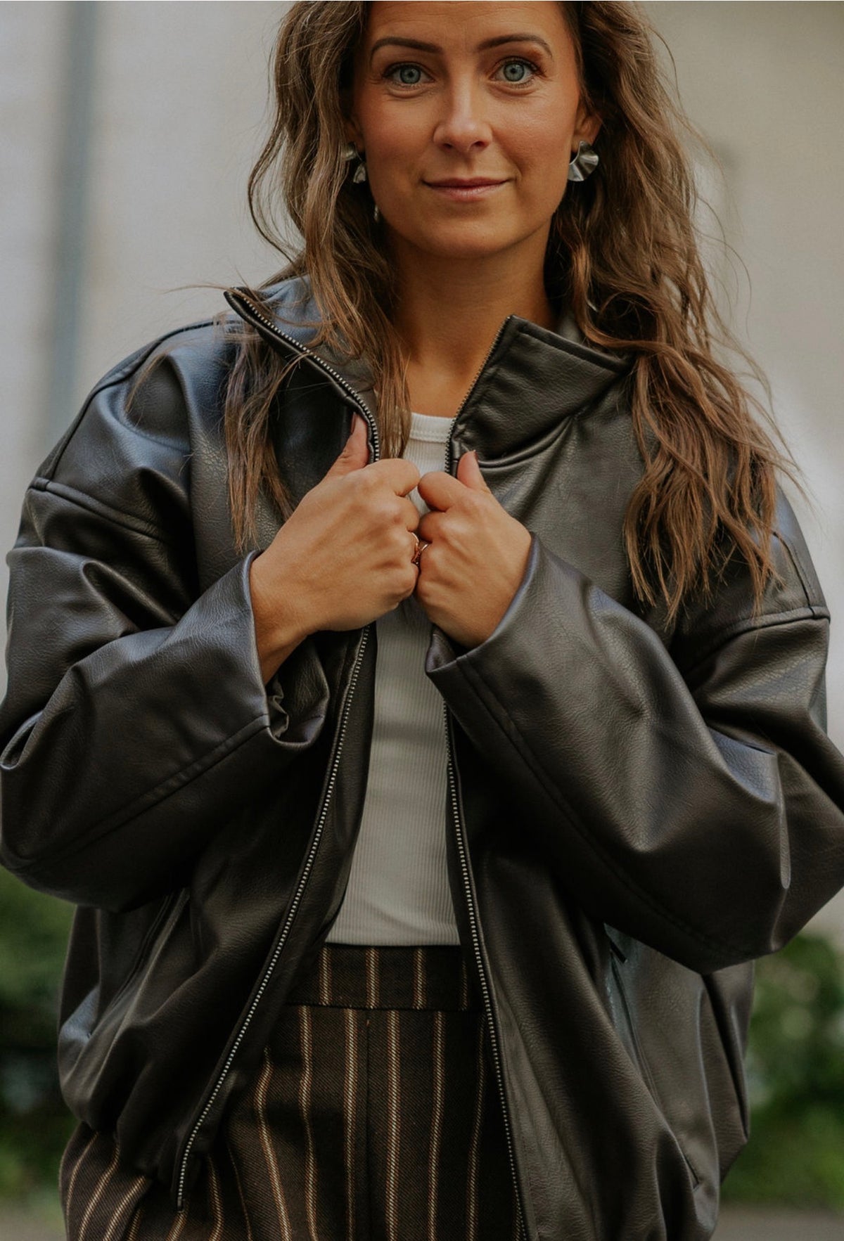 LIVA L/S BOMBER JACKET - Seal Brown