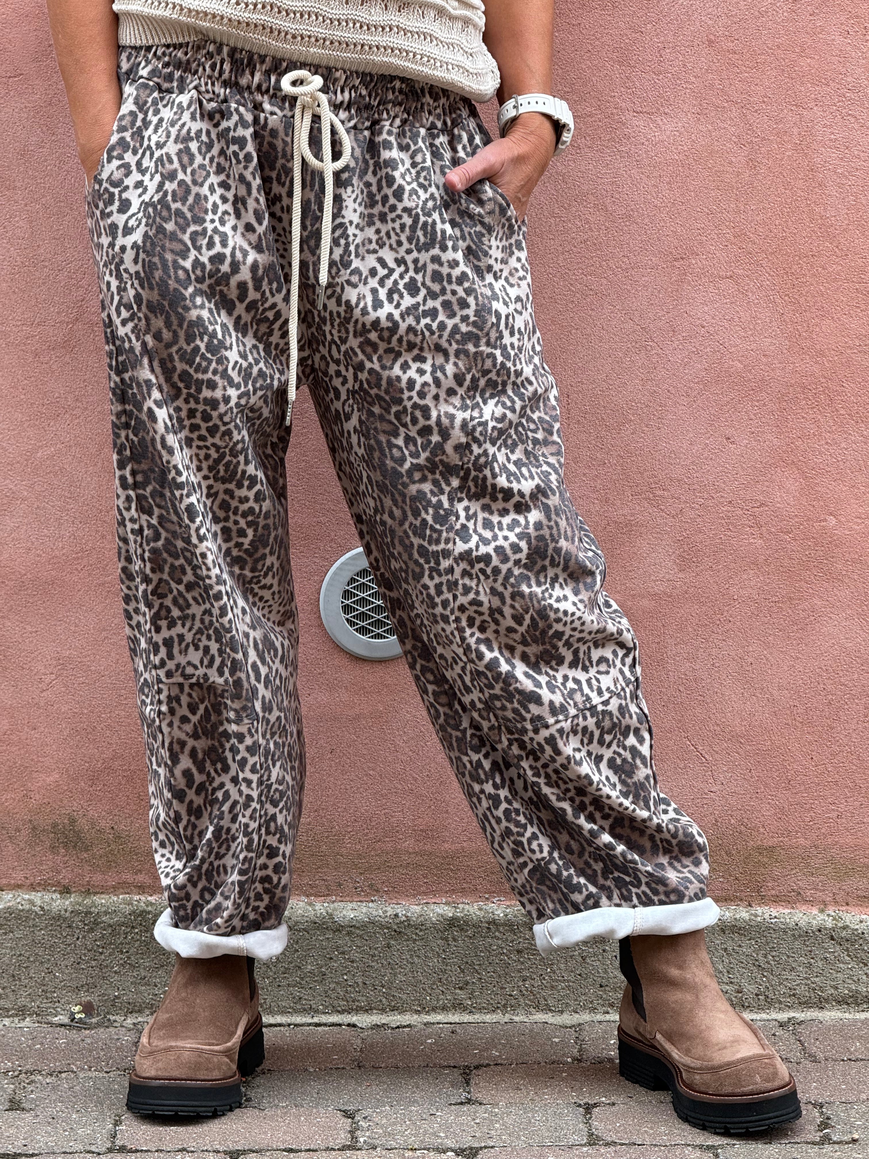 Very Leo Sweatpants - Off White/Black/Beige