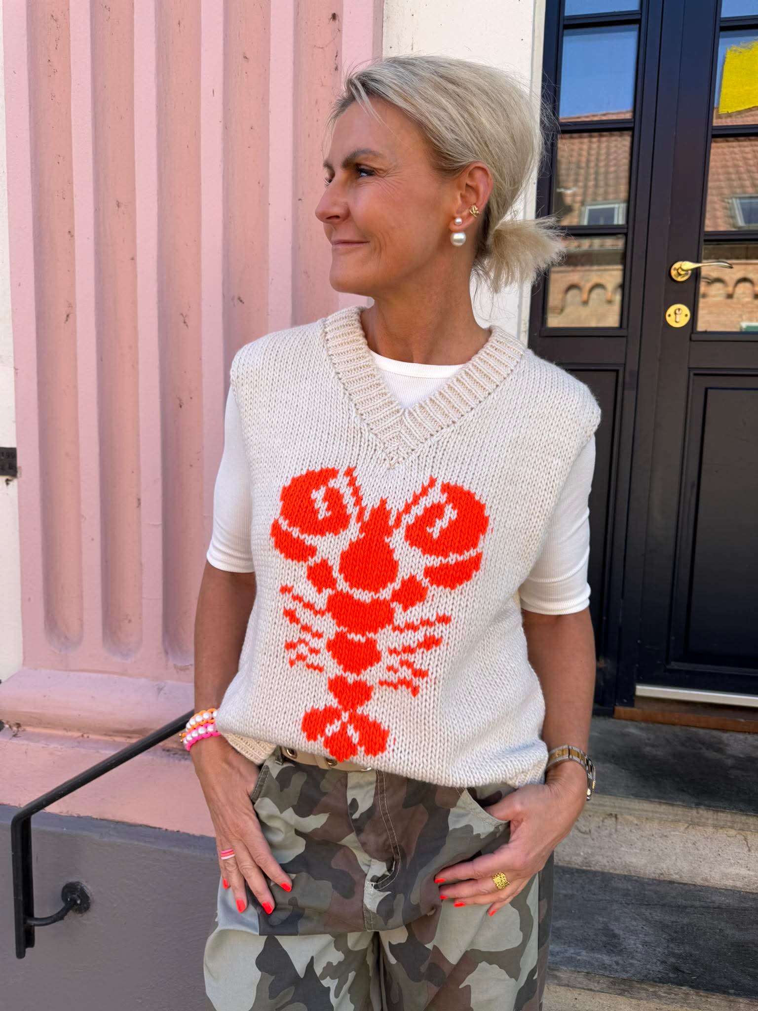 Lobster V-neck Knit Vest - Off White/Orange Fluo