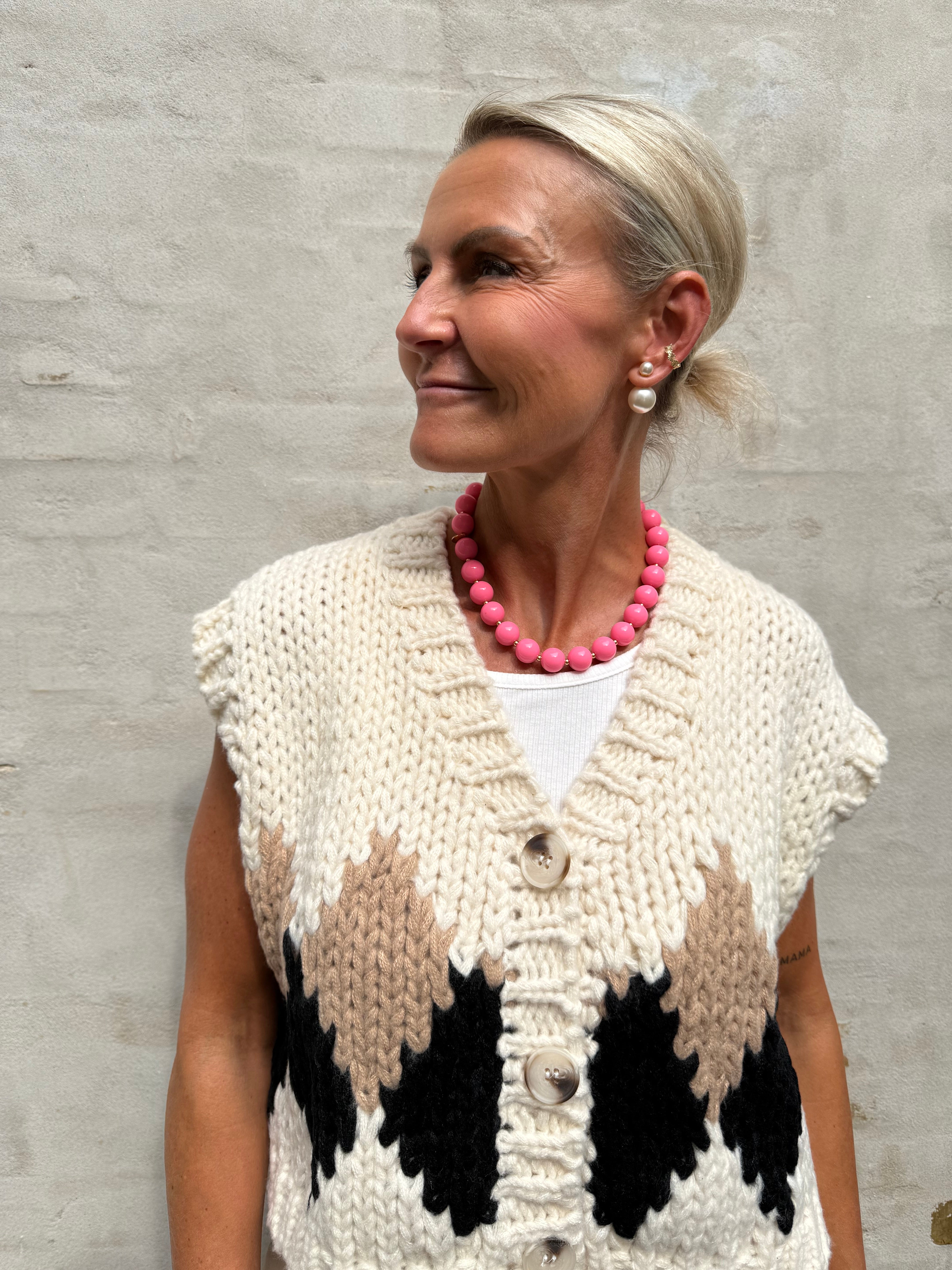 Färgat & Guld Runt Pärlhalsband - Fuschia