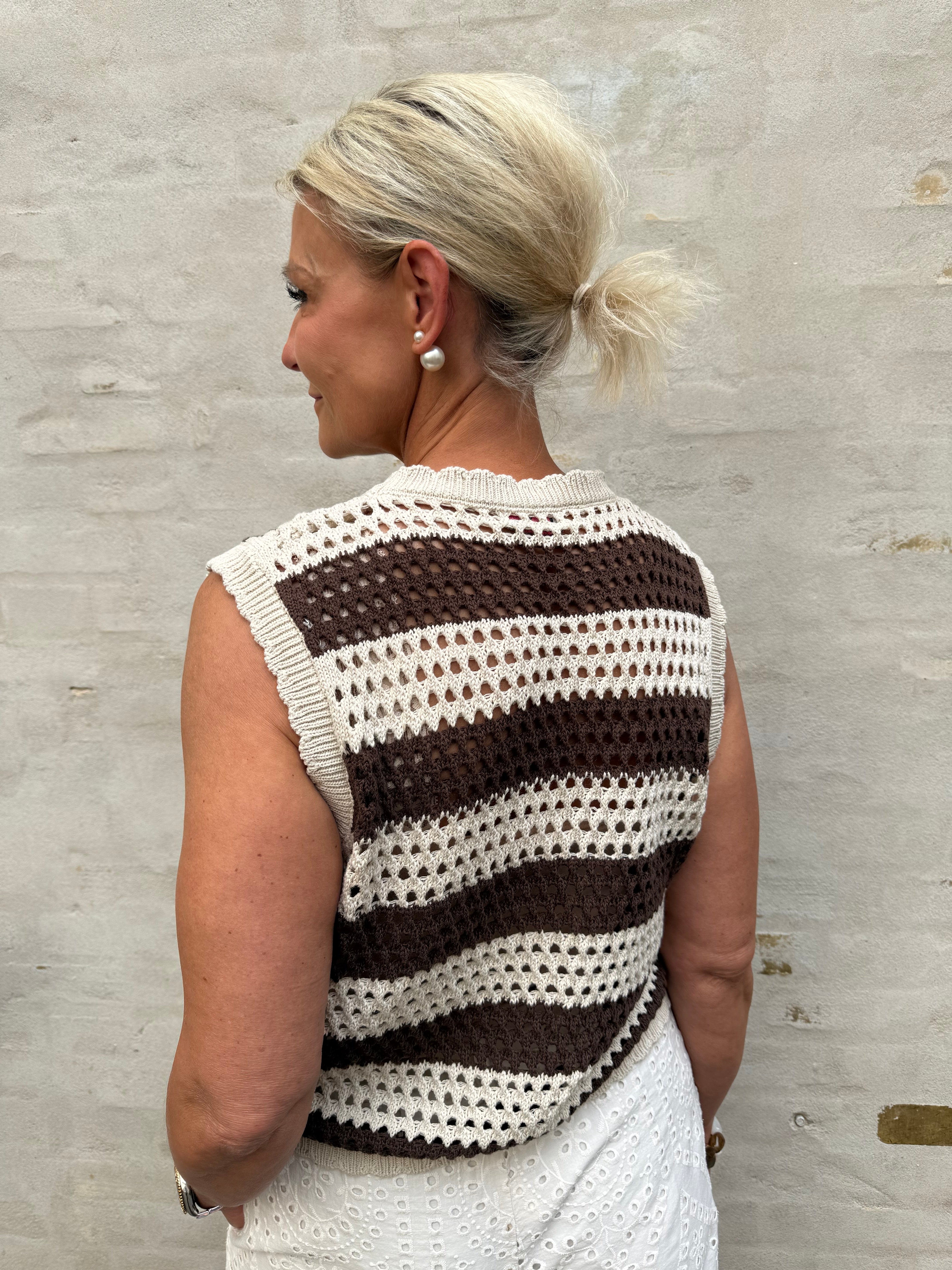 Manga Vest - Off white-Dark Brown