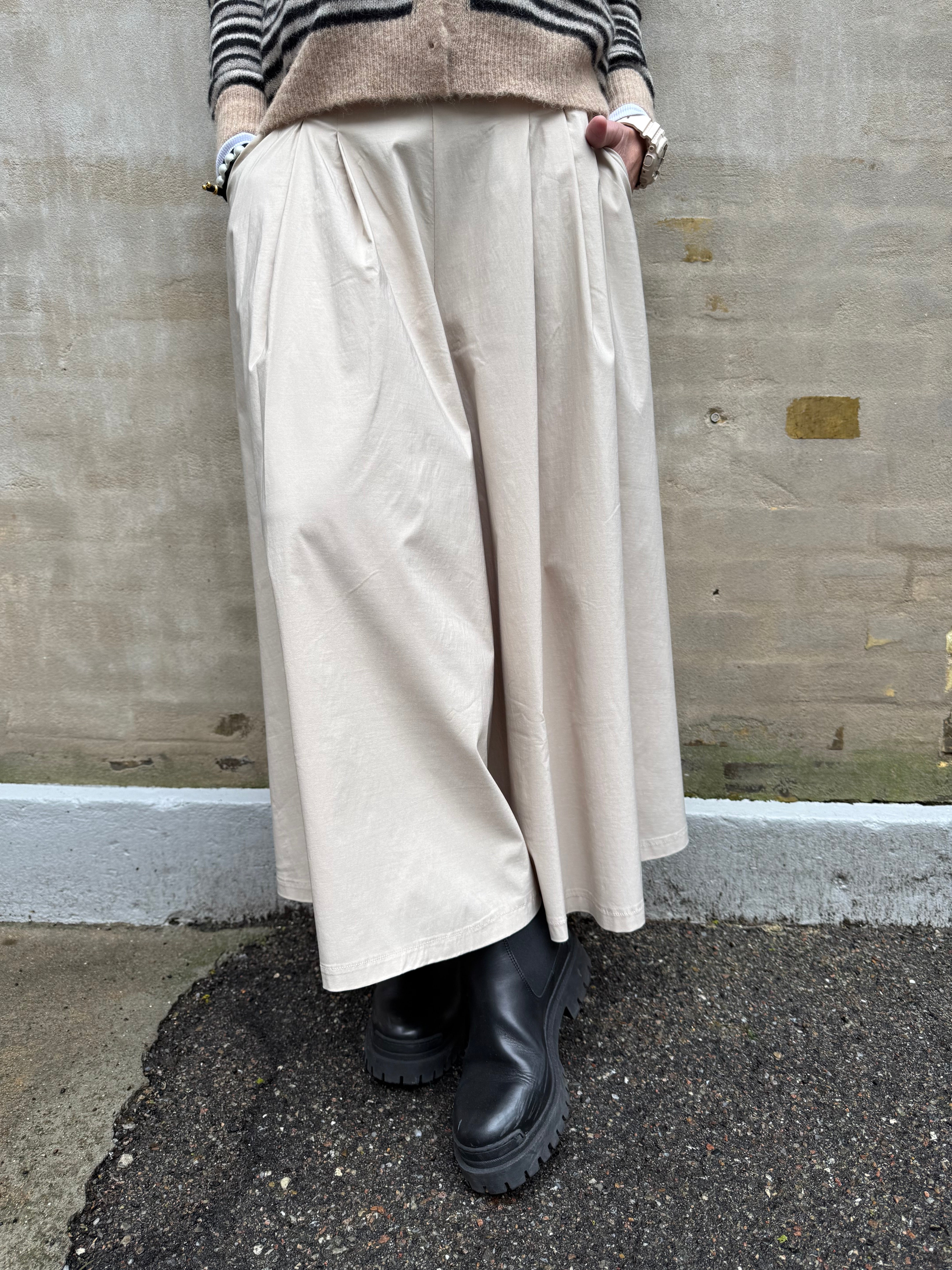 DAVINA delad kjol - Kit