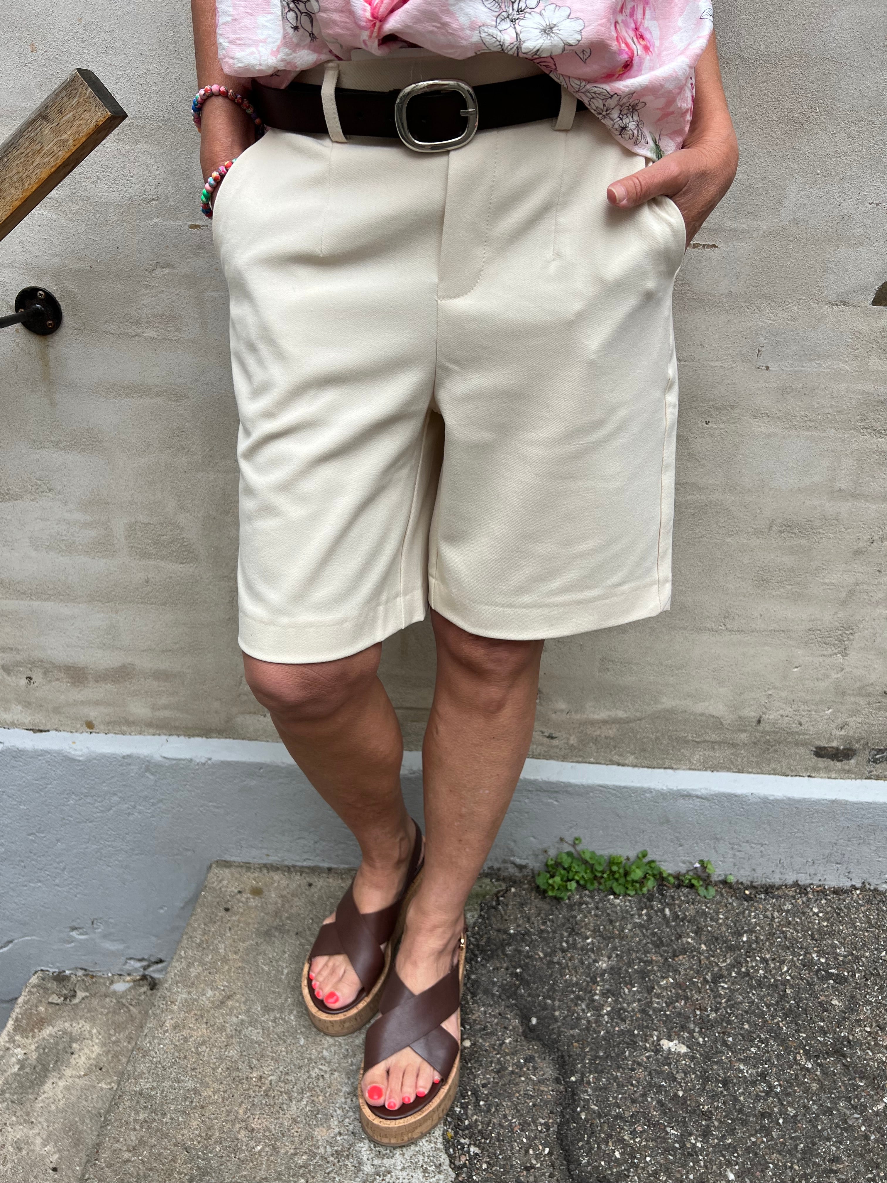 Lisa vida shorts sandshell