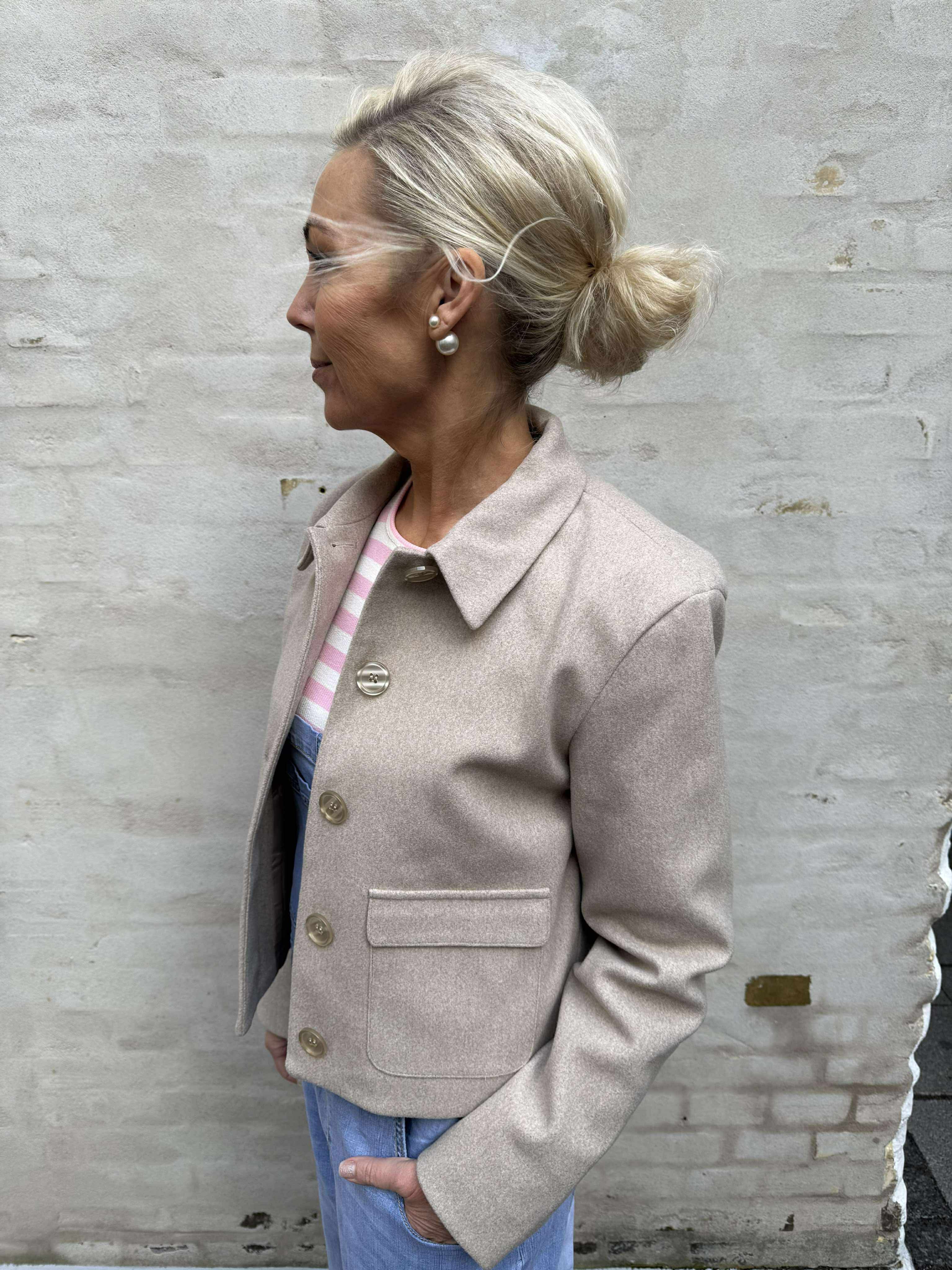 CALLIE LIFE SHORT JACKA - Rökelse Melange