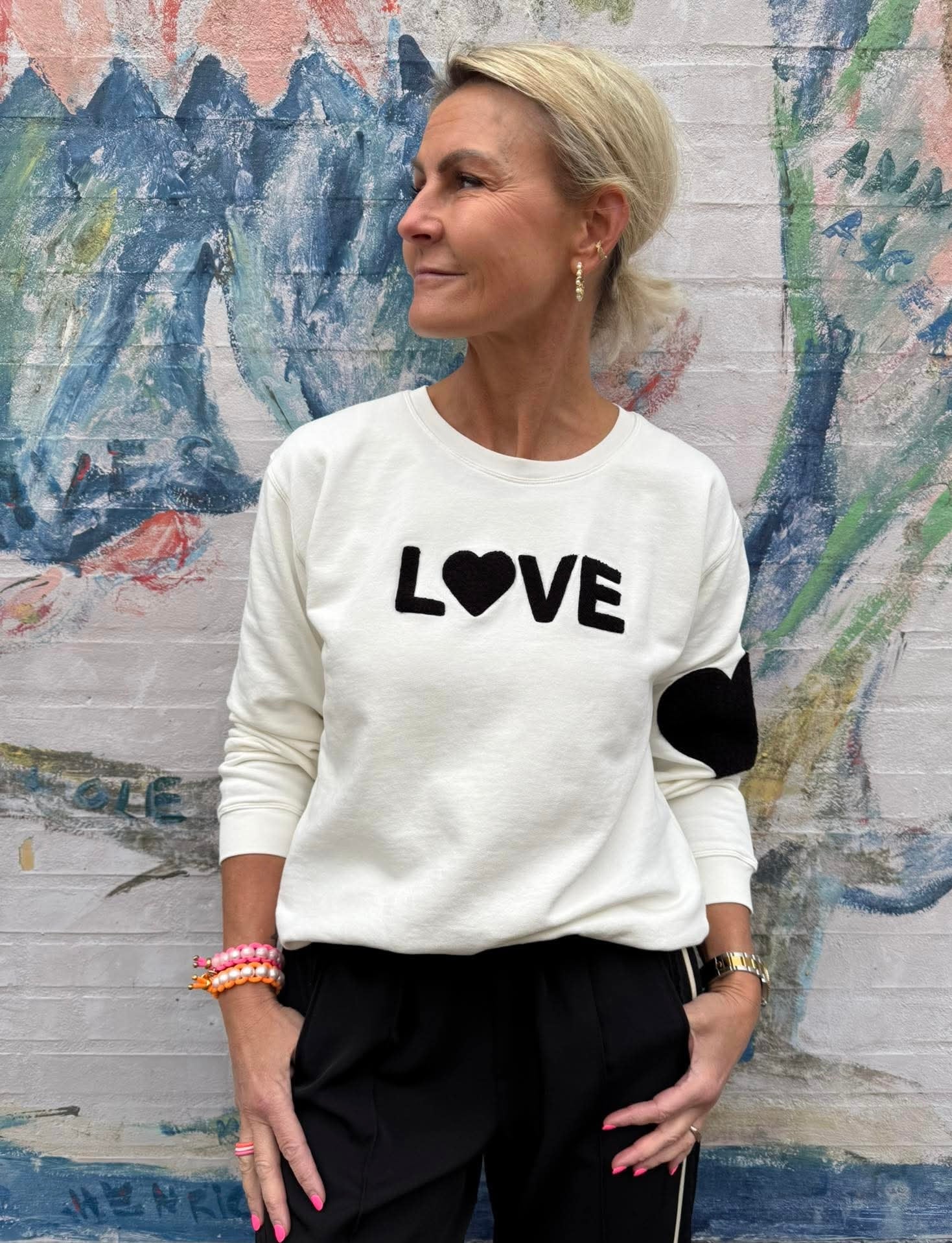 Sweat LOVE - Auora rosa med orange broderi klassiker