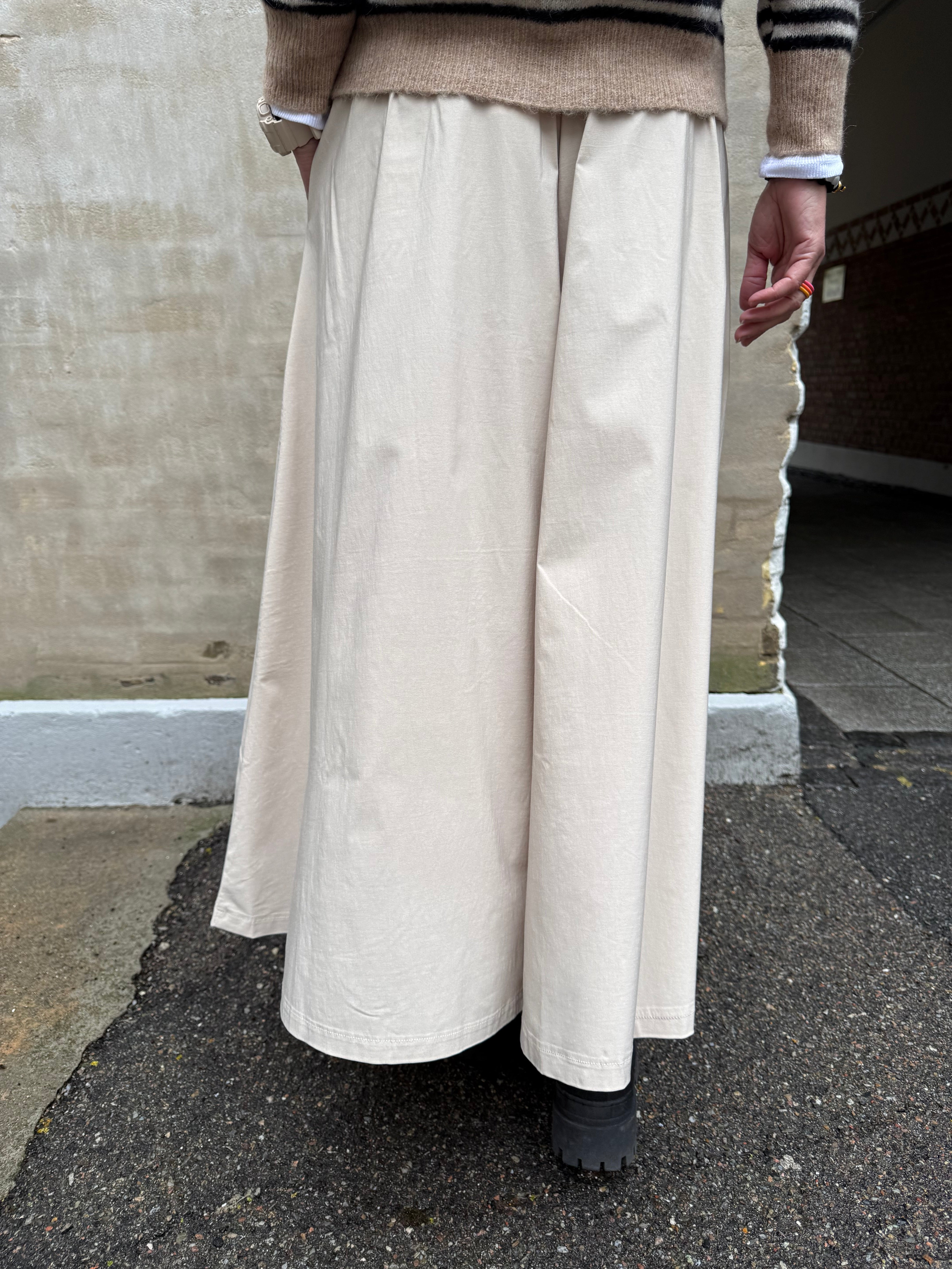 DAVINA delad kjol - Kit