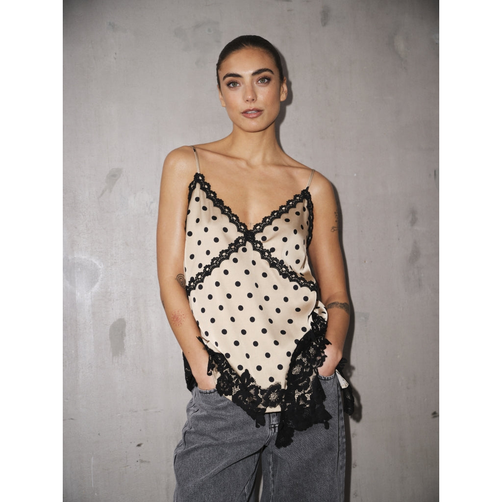 DagnyGO Jo Top - Latte Black Dots