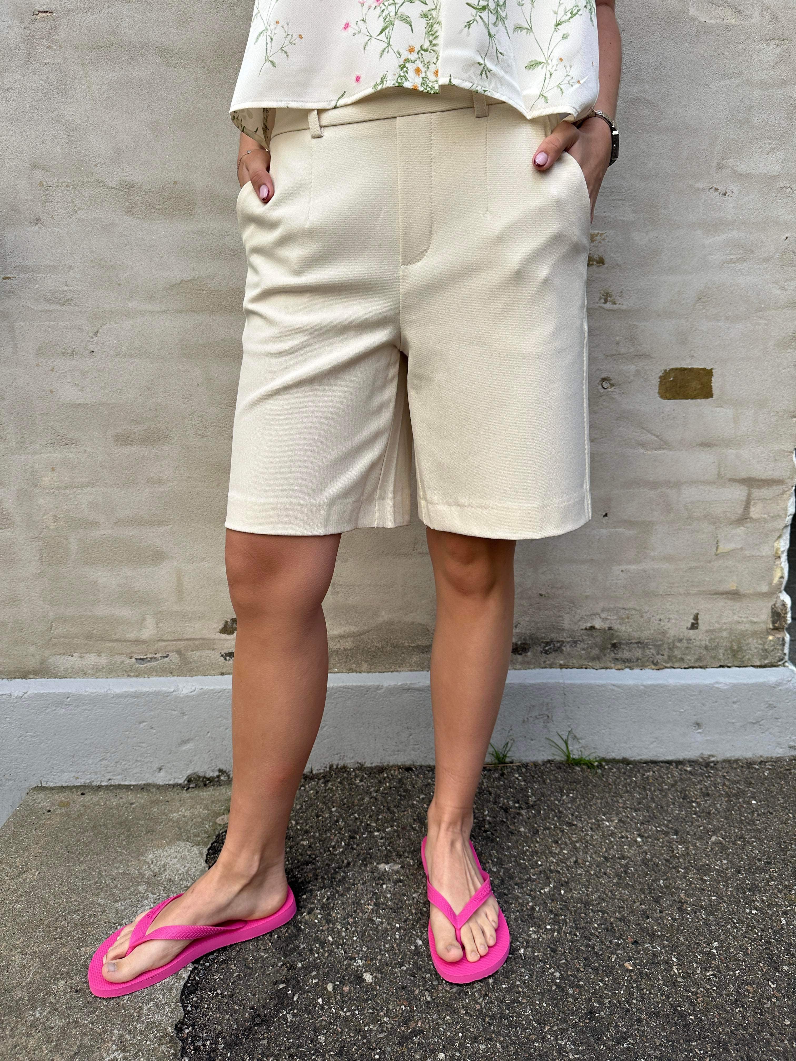 Lisa vida shorts sandshell