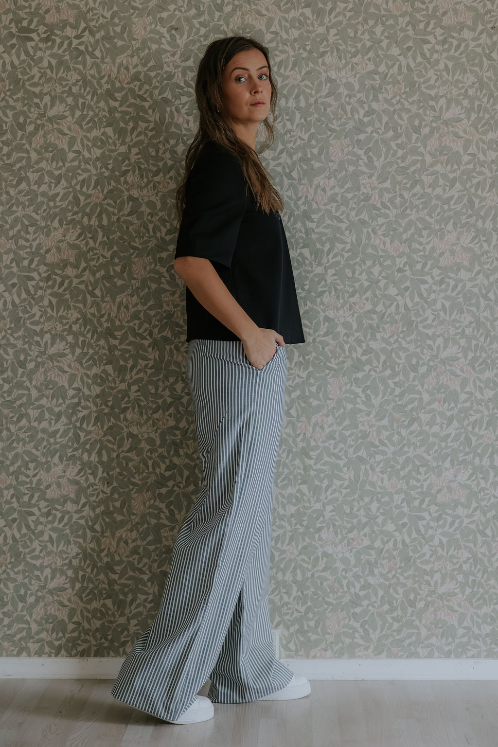 LISA S/S RE TOPP - Svart