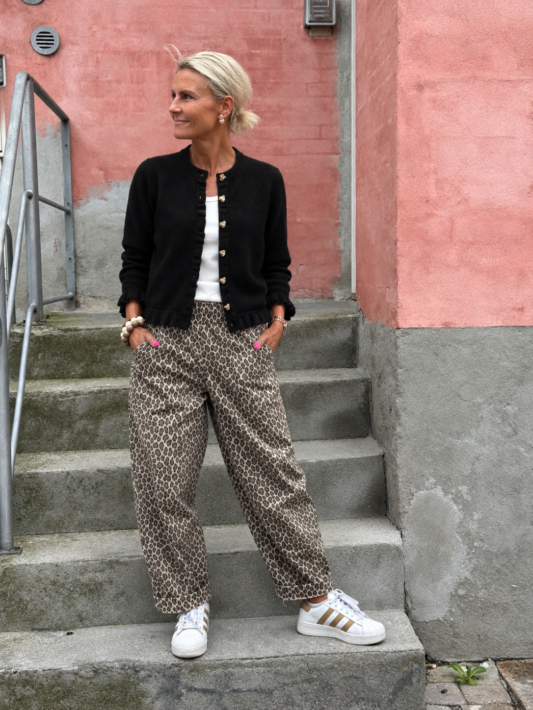 Clare Annemarie Frill Cardigan - Svart