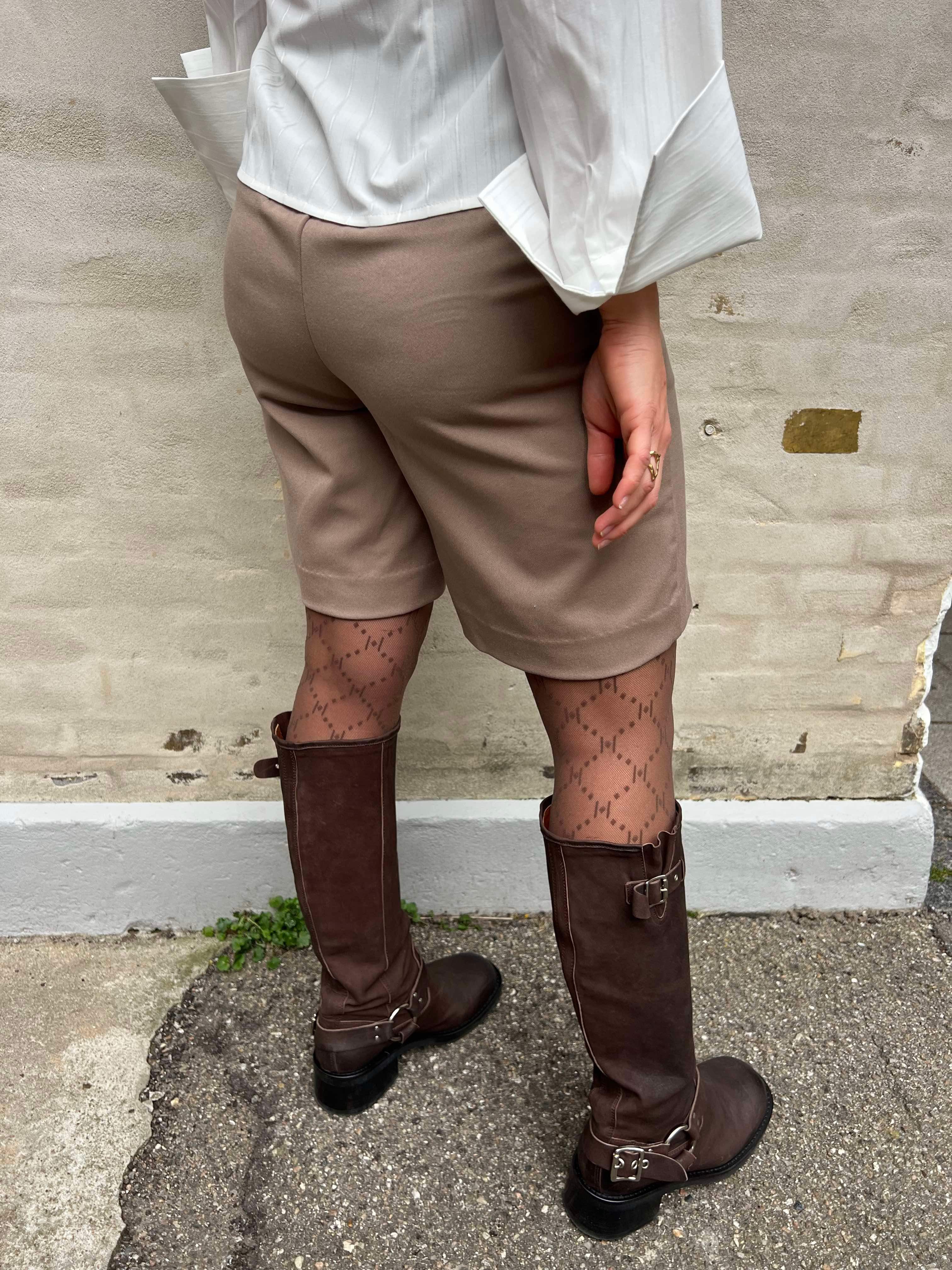 Lisa vida shorts fossil