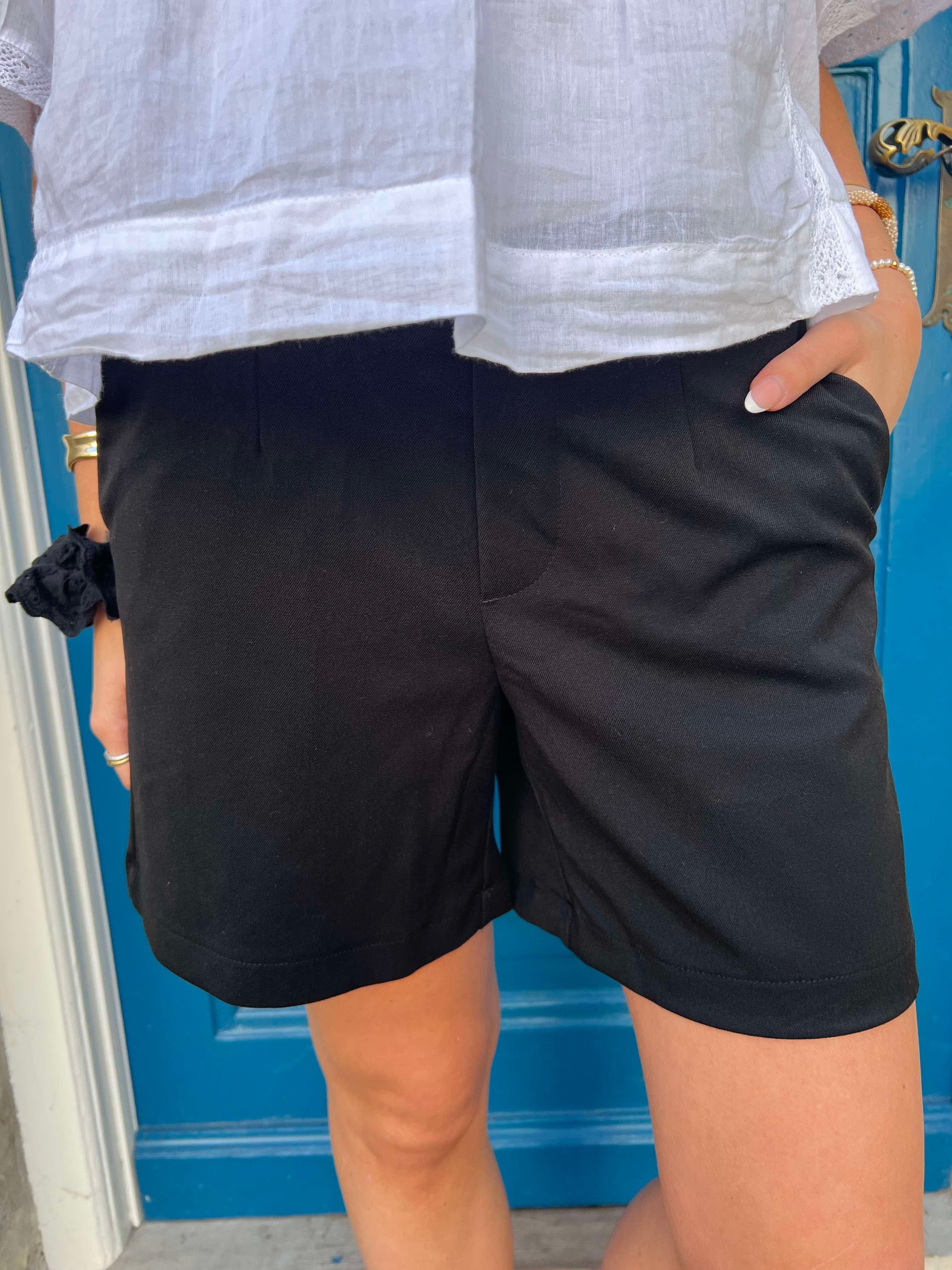 Lisa Shorts Black