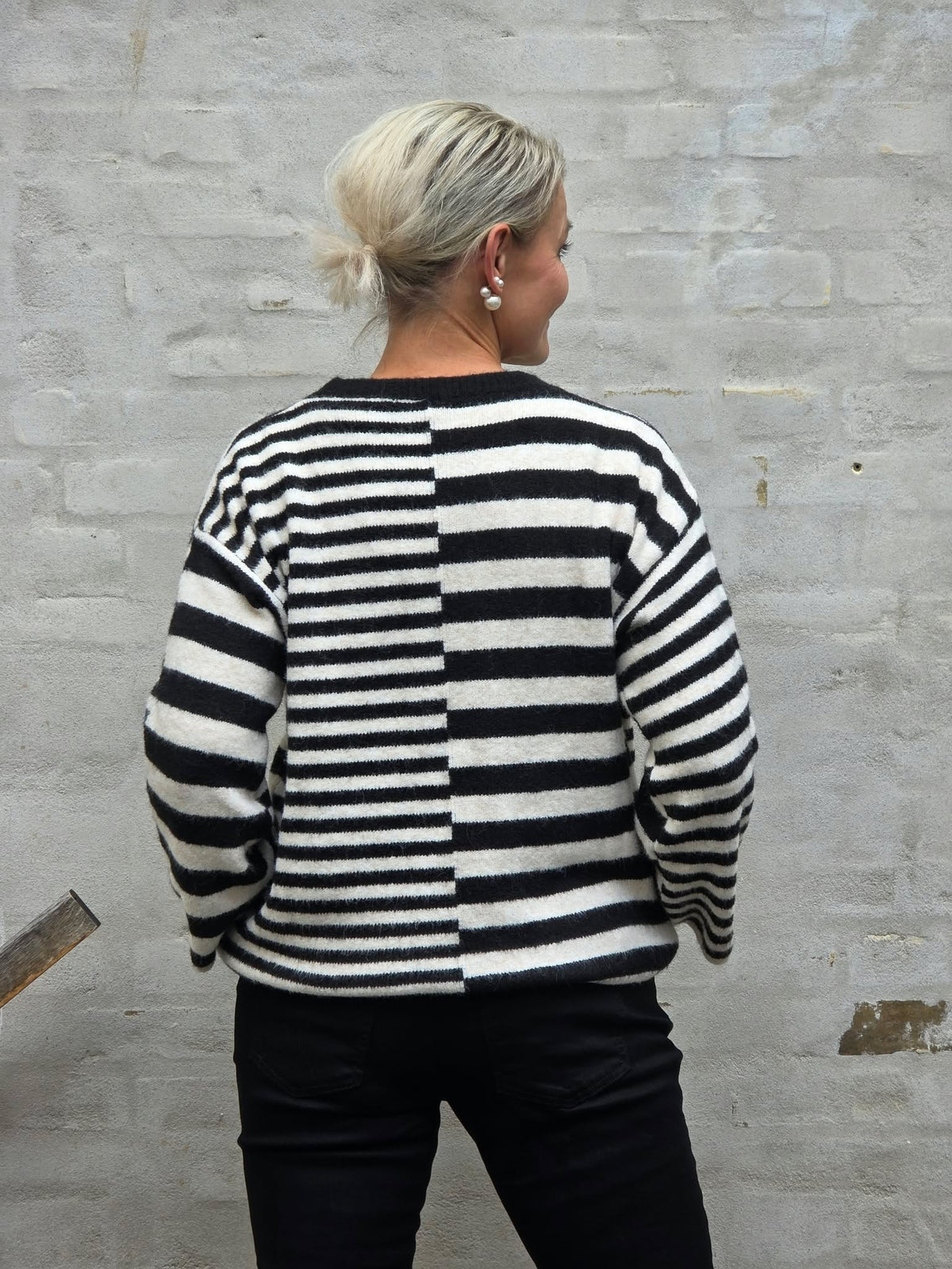 Asy Striped Knit - Off White/Black