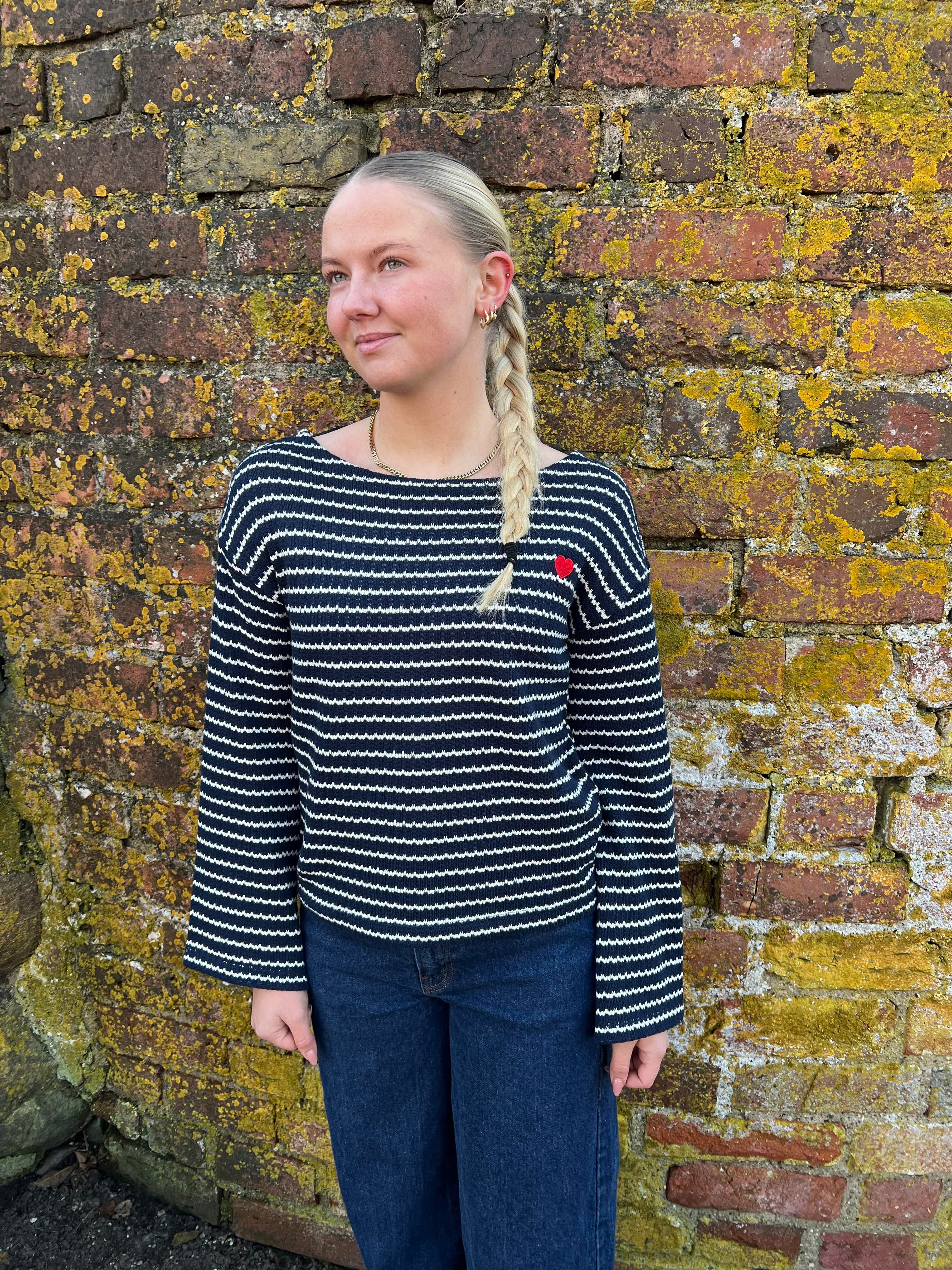 THEA LS BOATNECK TOPP - Svart Iris BJÖRK + BS HJÄRTA