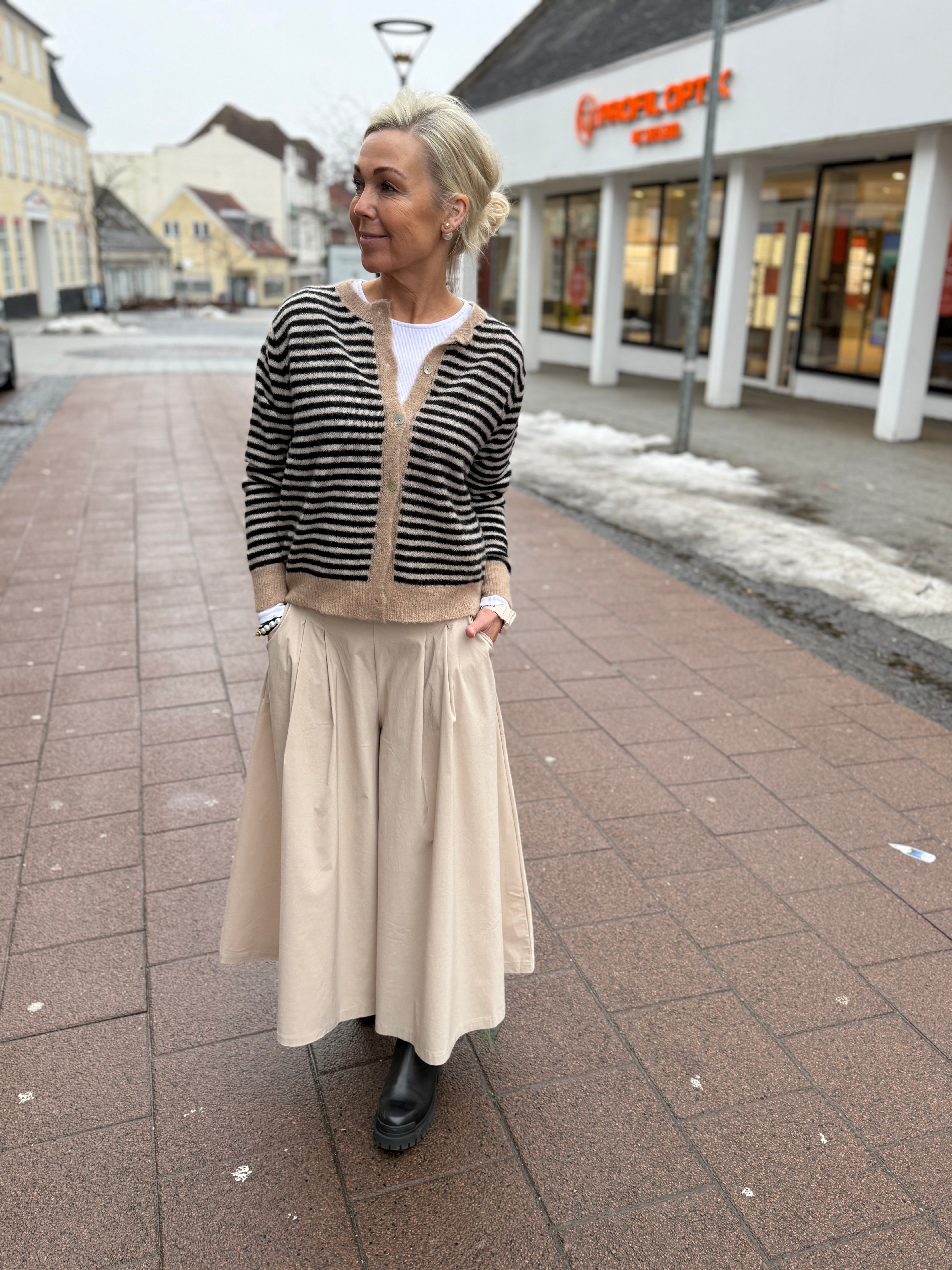 DAVINA delad kjol - Kit