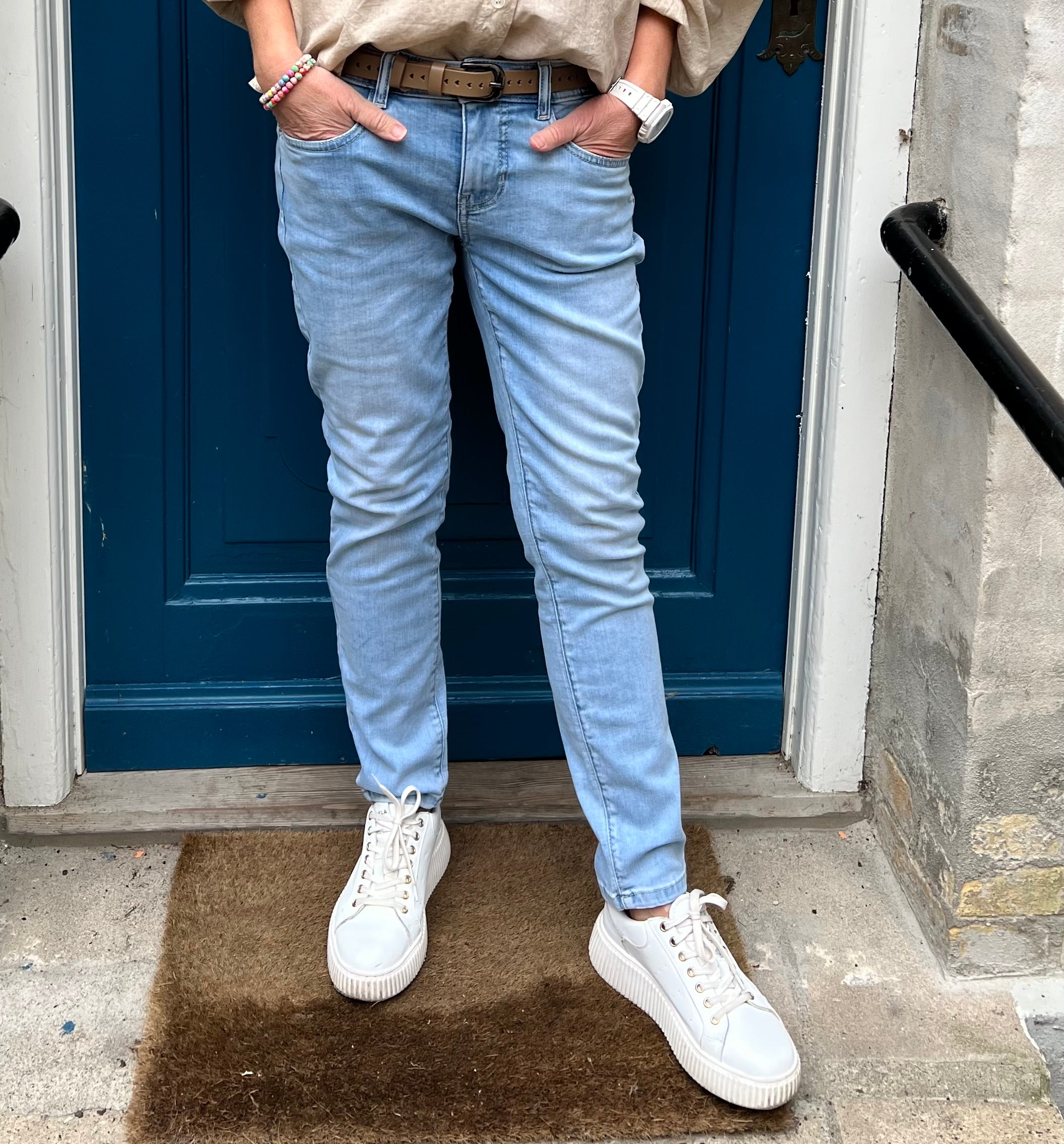 York Mid Waist Slim Leg Jeans - Ljusblå