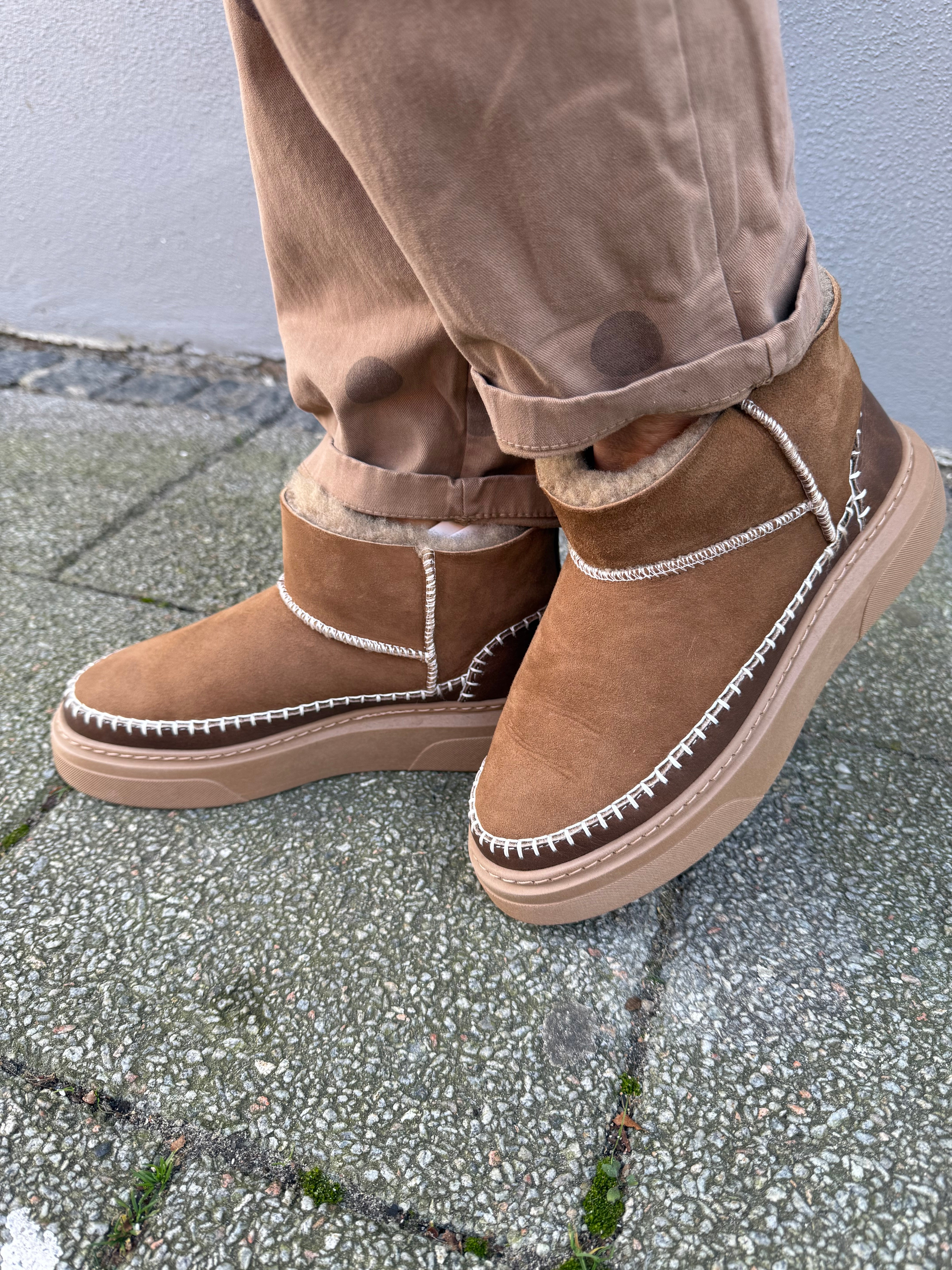 Suvi Teddy Bear Boots - Tan