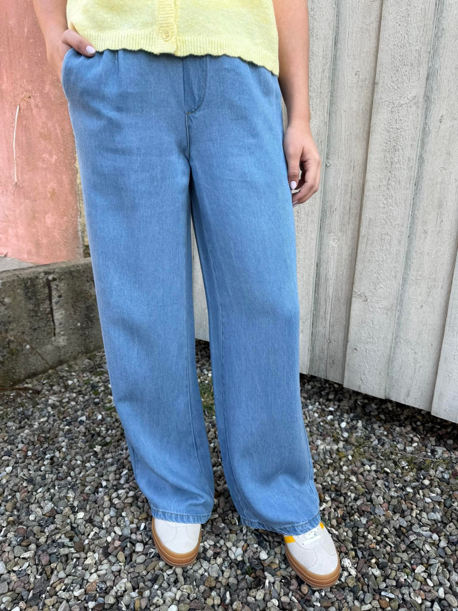 FRAME LISA WIDE PANT - Light Blue Denim