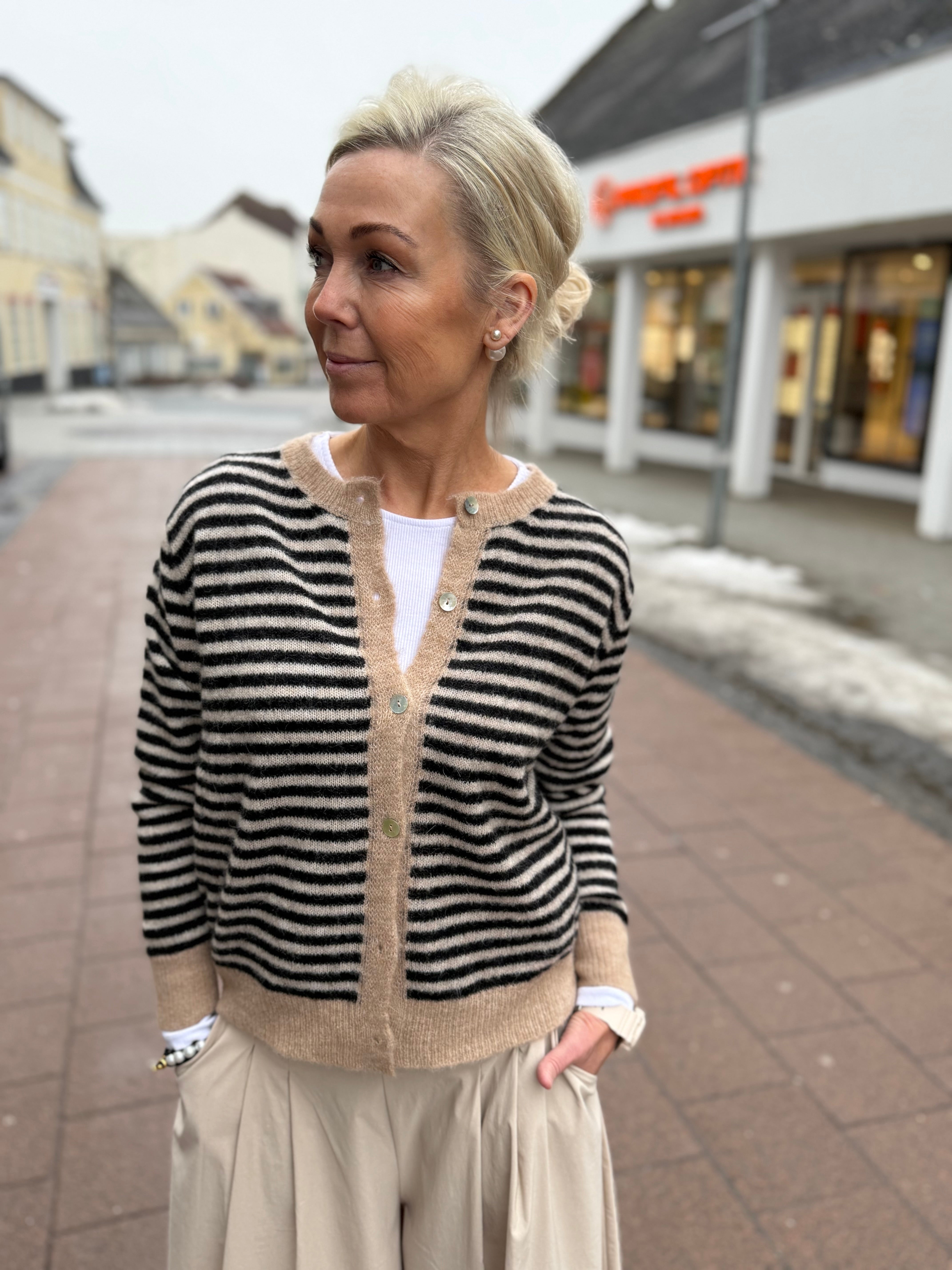 DELL randig stickad kofta - svart