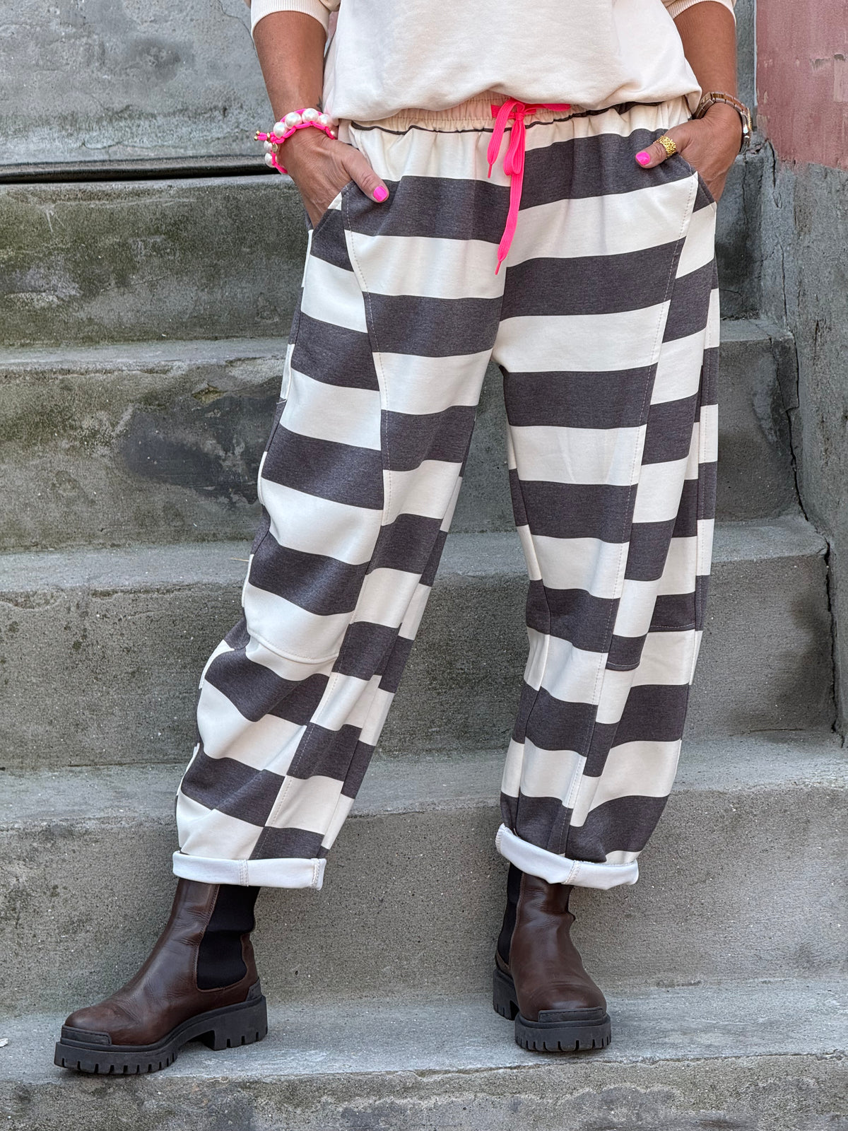 FÖRBESTÄLLNING-Very Striped Sweatpants - Off White/Brown