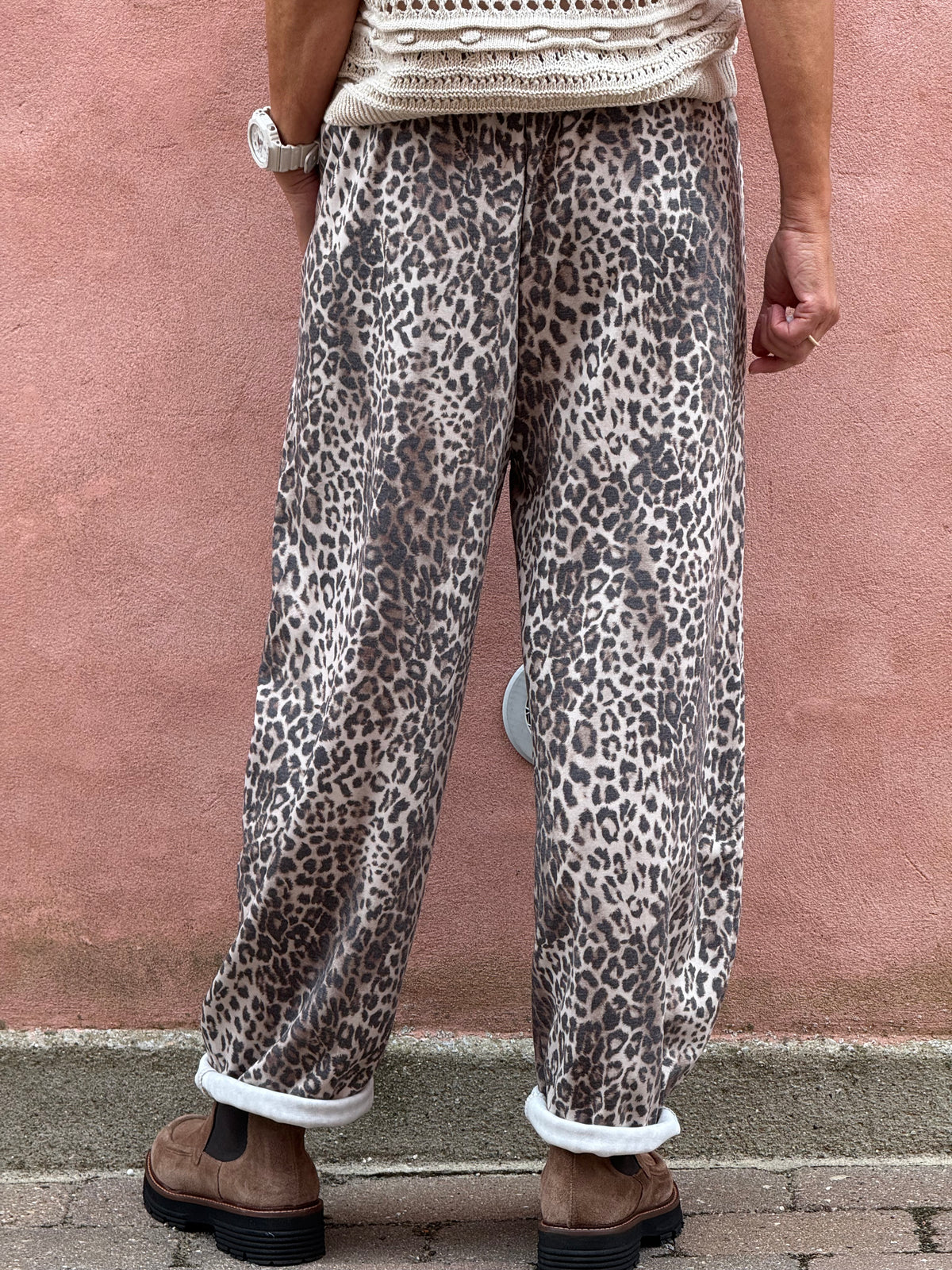 Very Leo Sweatpants - Off White/Black/Beige