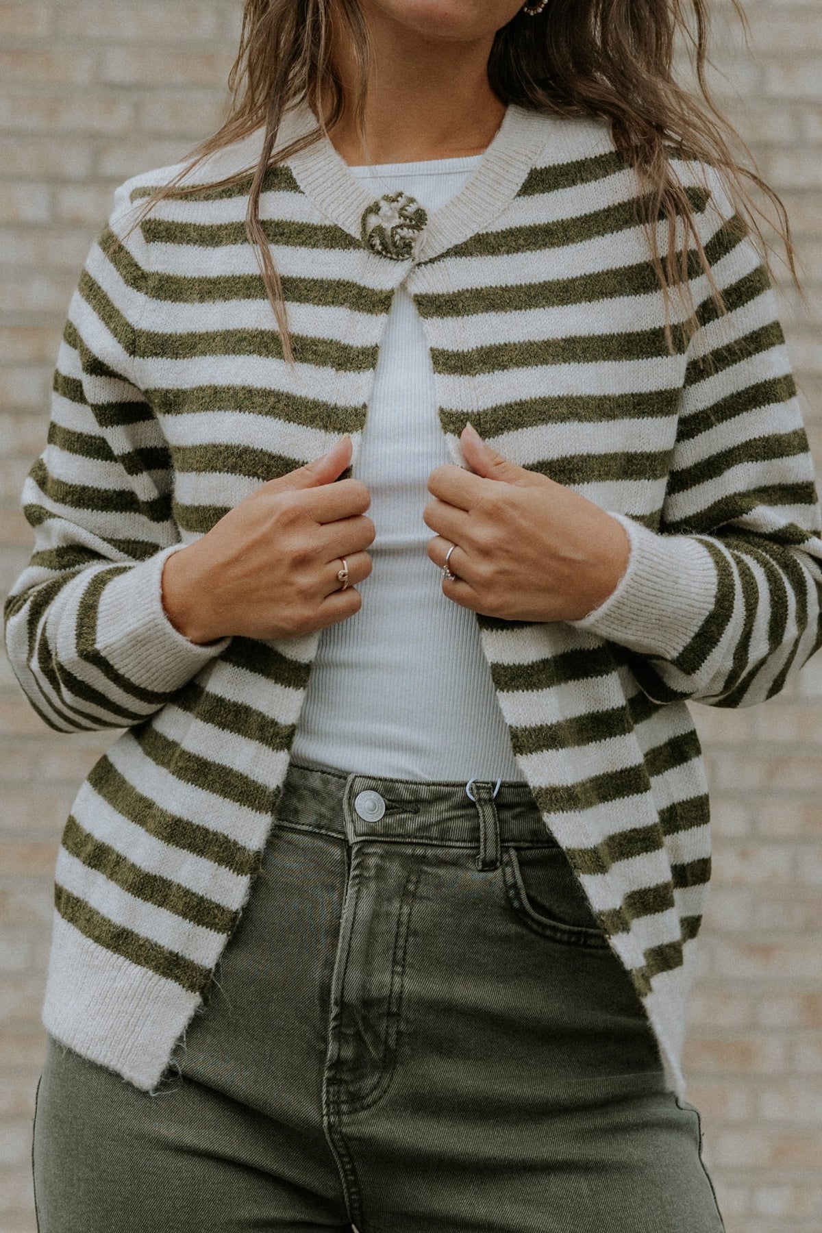 ELLIE LS ONEBUTTON FLOWER CARDI - Sandshell DARK OLIVE