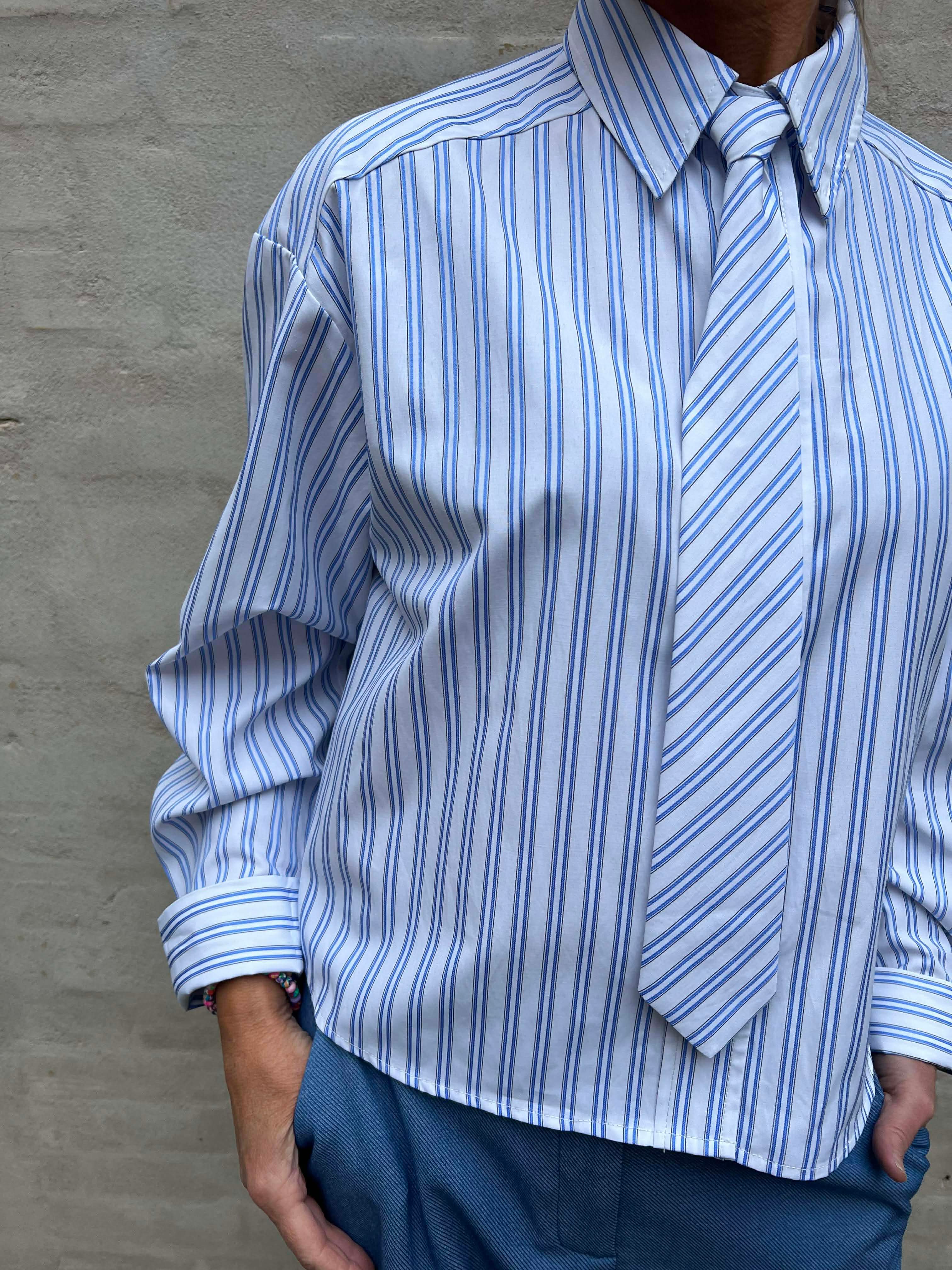 DevinCC Stripe Tie Shirt - Blå