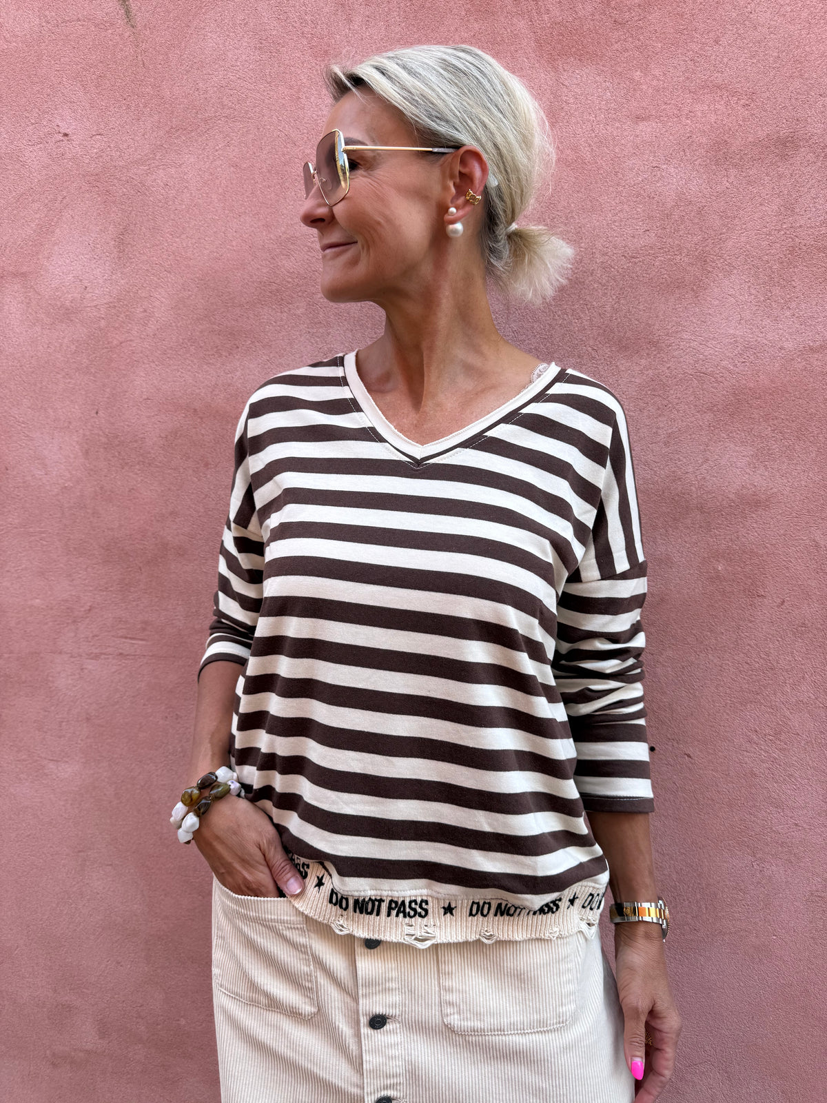 Do Not Pass-blus – Brun/Off White