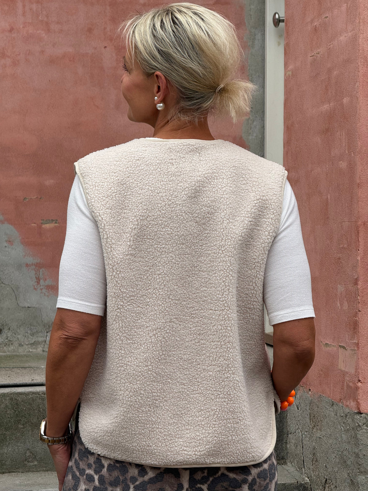 FÖRBESTÄLLNING - SIMINA TEDDYVÄST - Pumice Stone