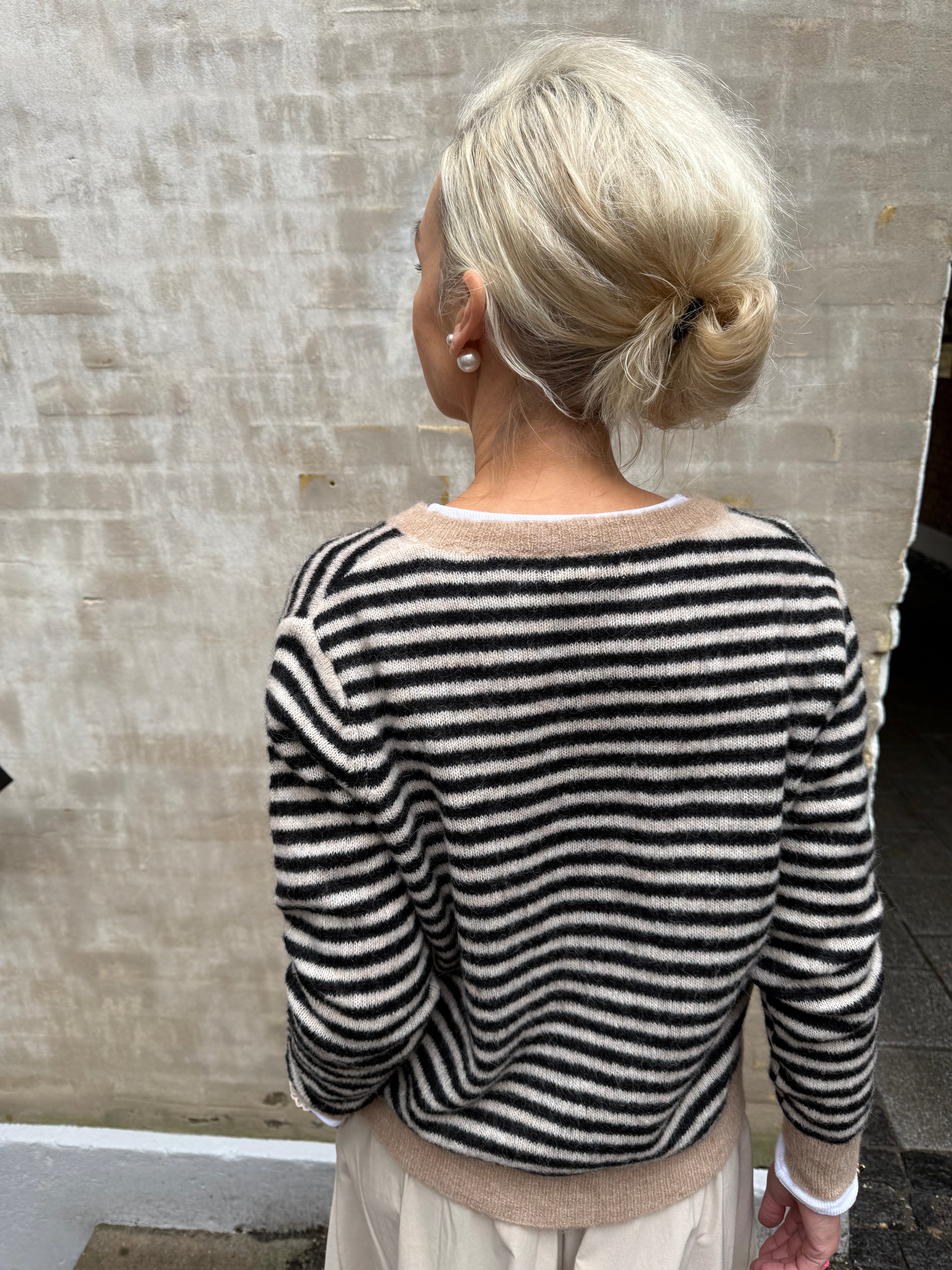 DELL randig stickad kofta - svart