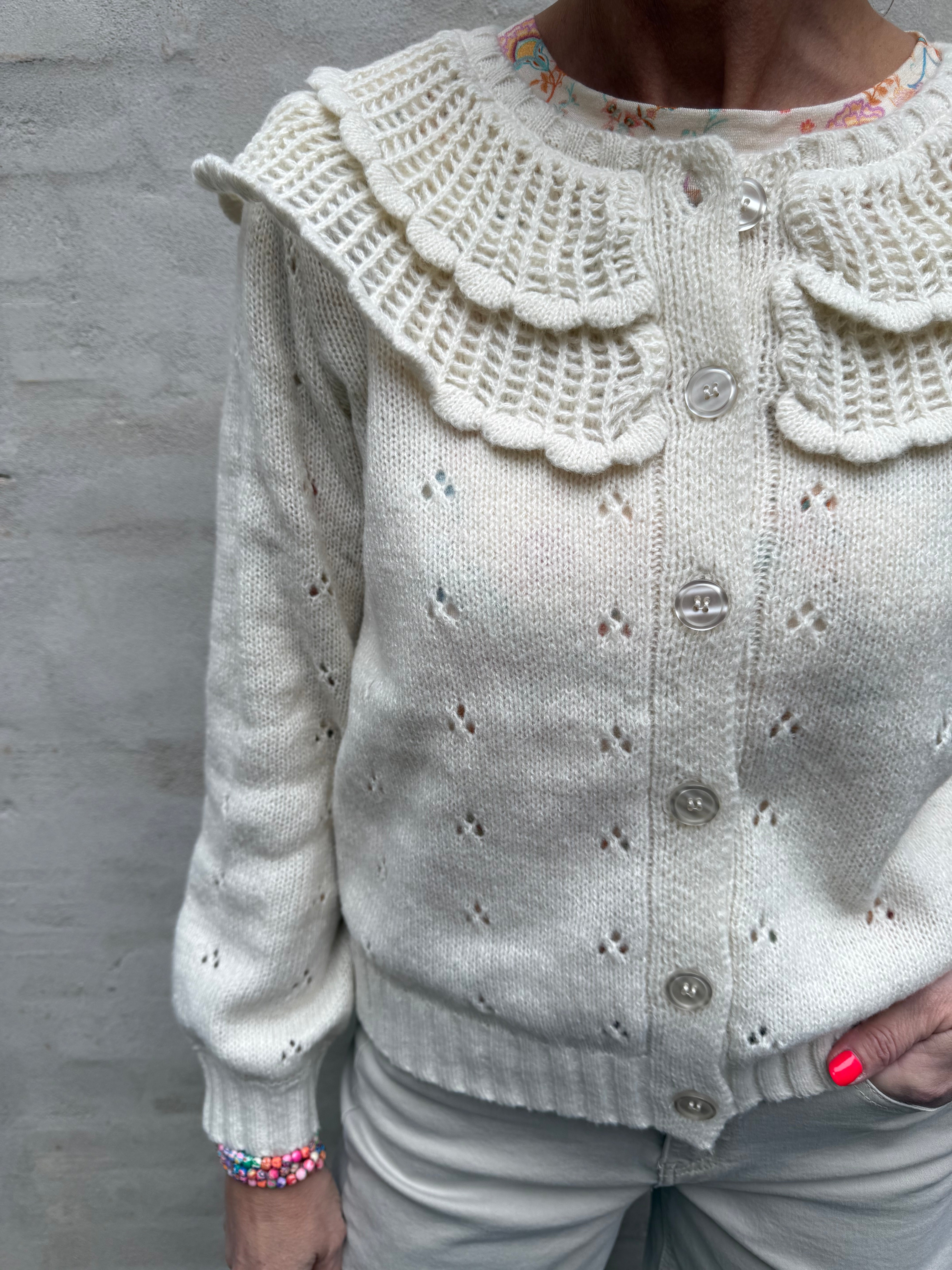 DAVIS LS O-NECK FRILL CARDIGAN - Cloud Dancer