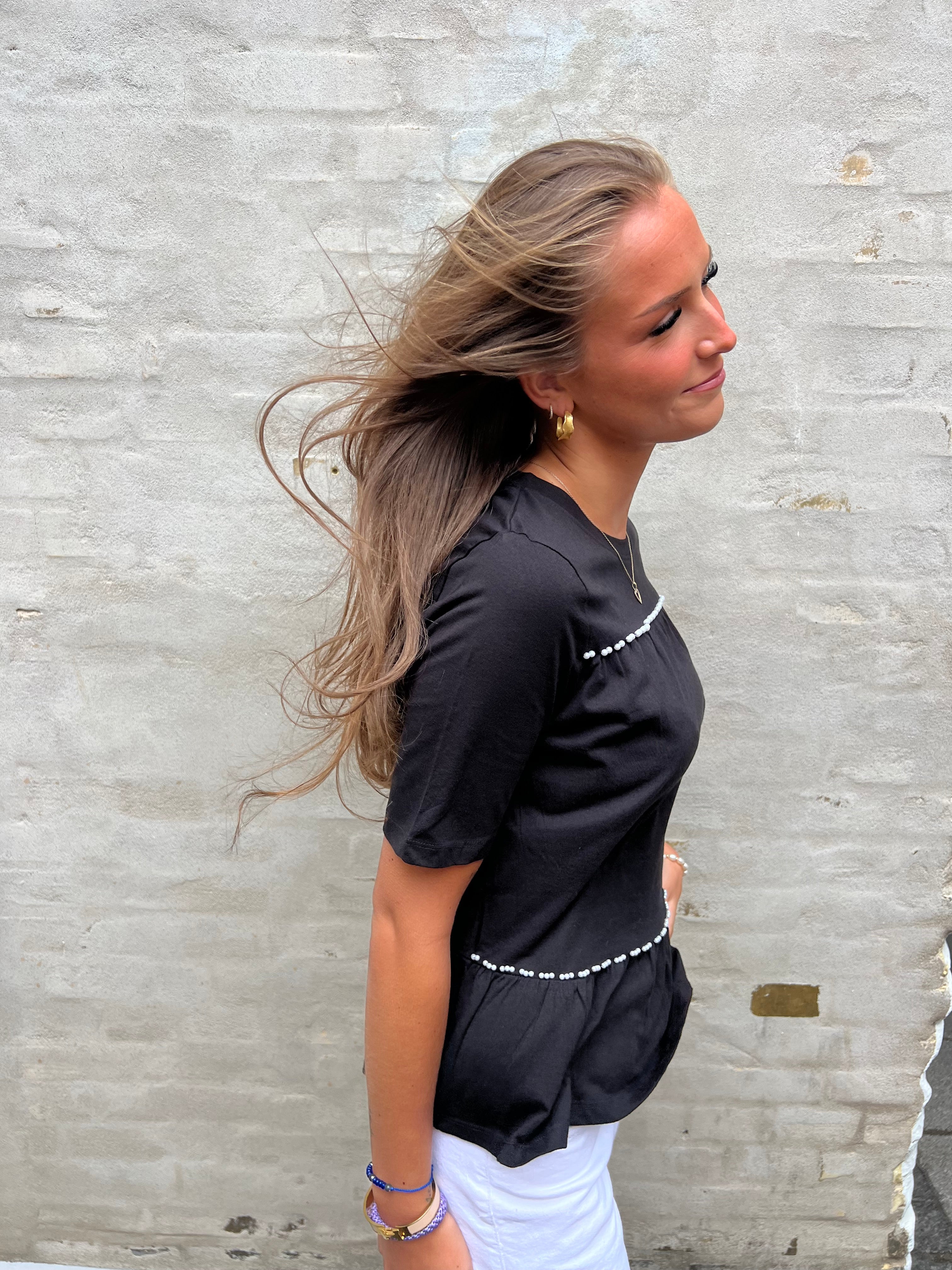 Poula Pearl Top - Svart/VIT PÄRL